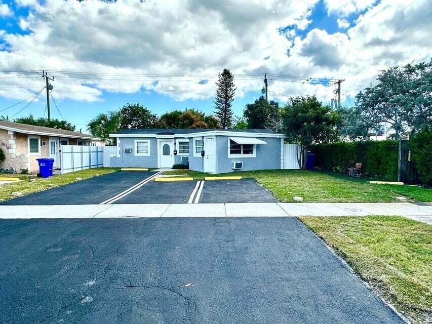 3670 NE 15th Avenue, Pompano Beach, FL 33064 — photo 3 of 7