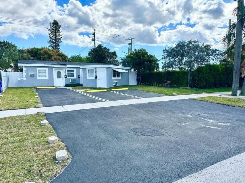 3670 NE 15th Avenue, Pompano Beach, FL 33064 — photo 5 of 7