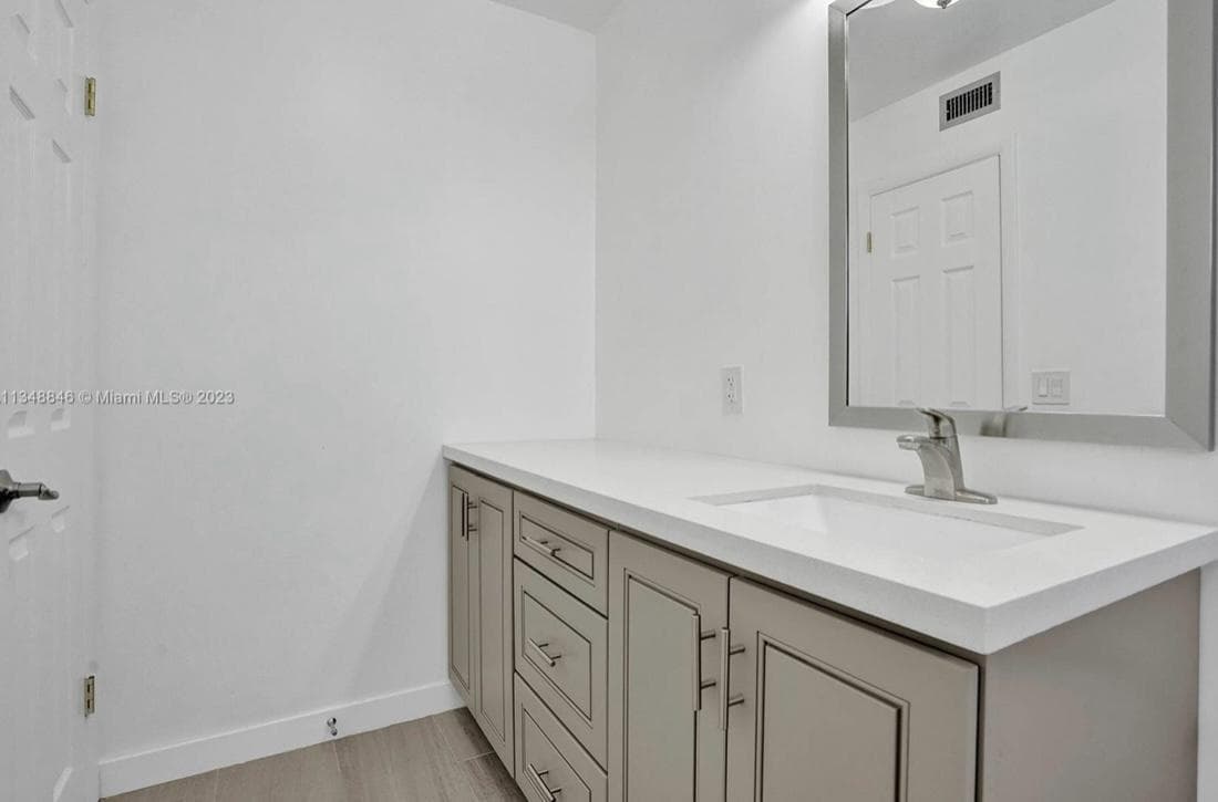 930 N 14 Court Apt 12, Hollywood, FL 33020 — photo 4 of 10
