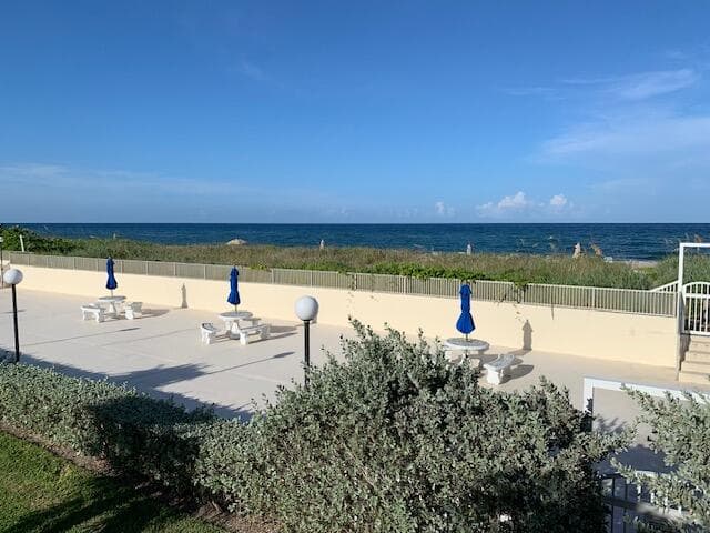 2565 S Ocean 2060 Boulevard 2060, Palm Beach, FL 33480 — photo 1 of 17