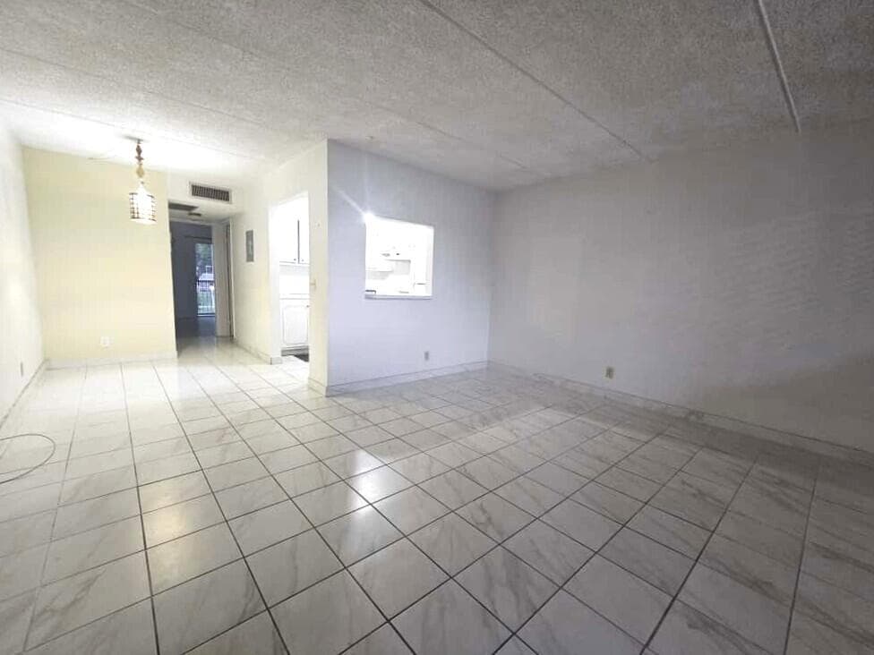 400 Village Green Circle W 205, Palm Springs, FL 33461 — photo 4 of 12