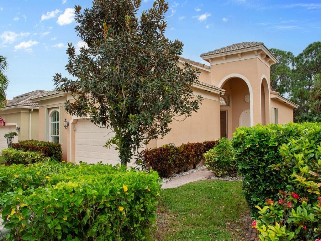 6159 Arlington Way, Fort Pierce, FL 34951 — photo 1 of 33