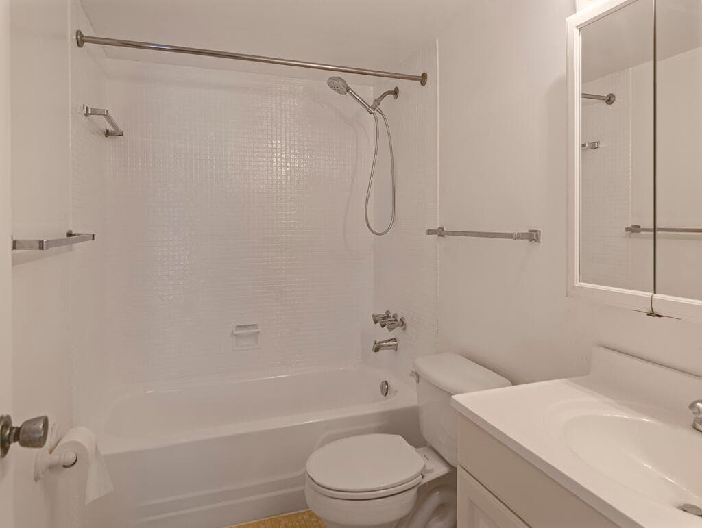 4 Golfs Edge E, West Palm Beach, FL 33417 — photo 14 of 33