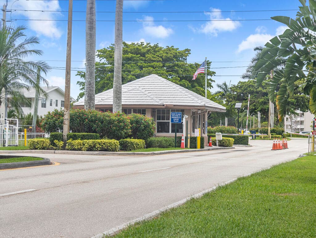 4 Golfs Edge E, West Palm Beach, FL 33417 — photo 18 of 33