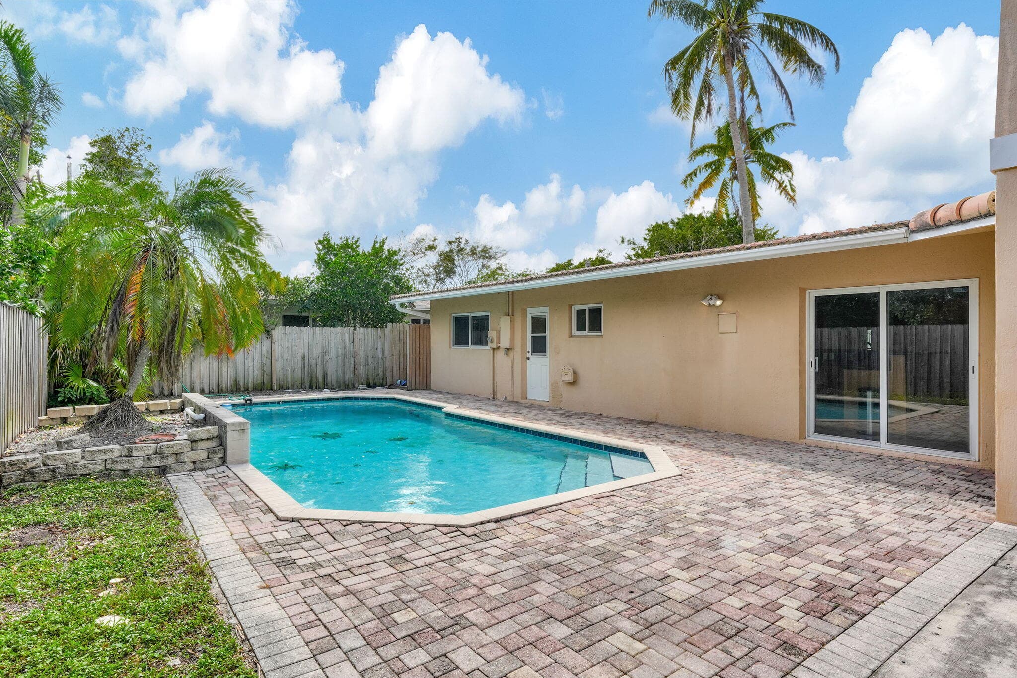1300 NE 26th Avenue NE, Pompano Beach, FL 33062 — photo 1 of 68
