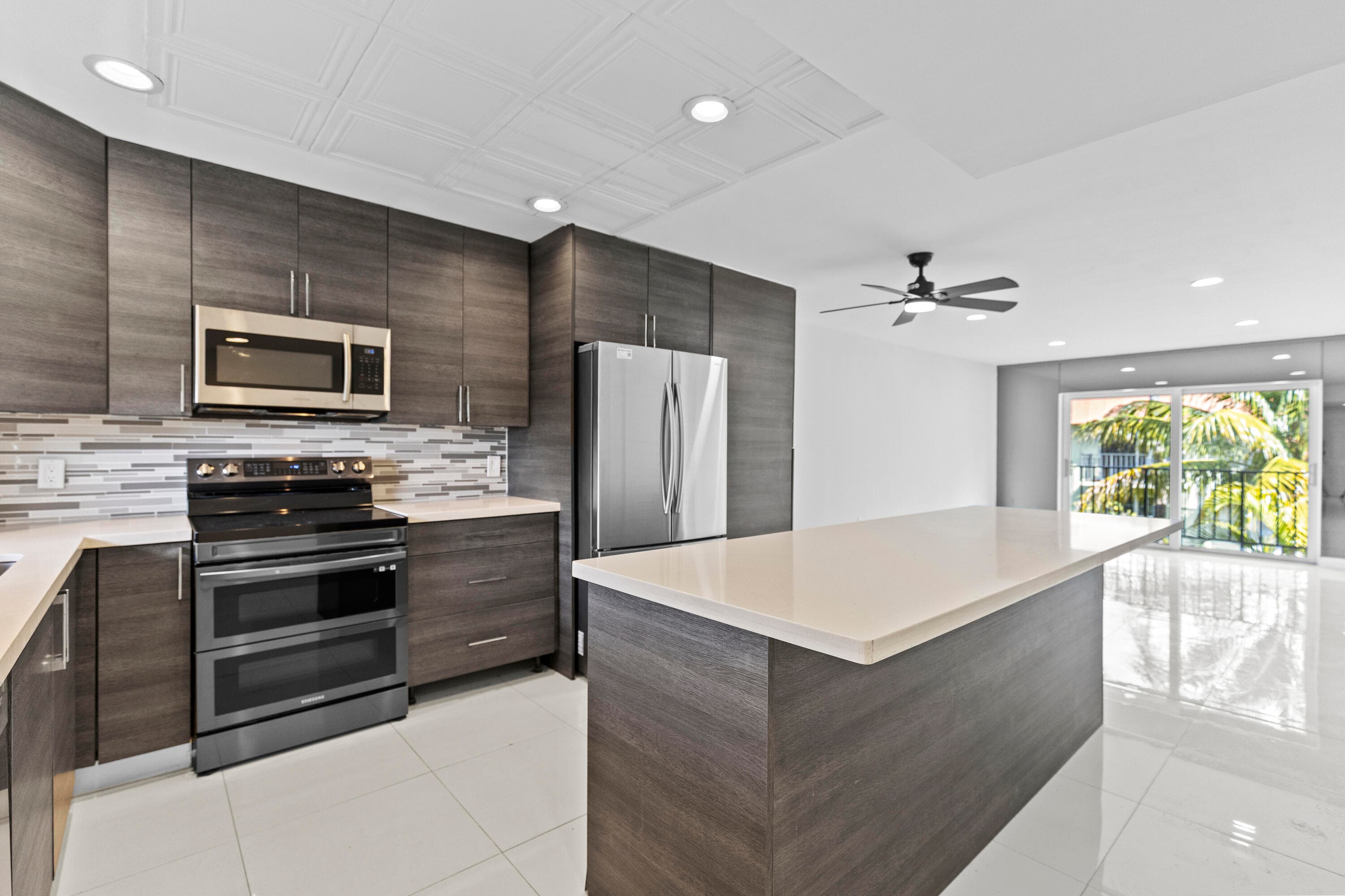 809 W Oakland Park Boulevard K12, Oakland Park, FL 33311 — photo 1 of 27
