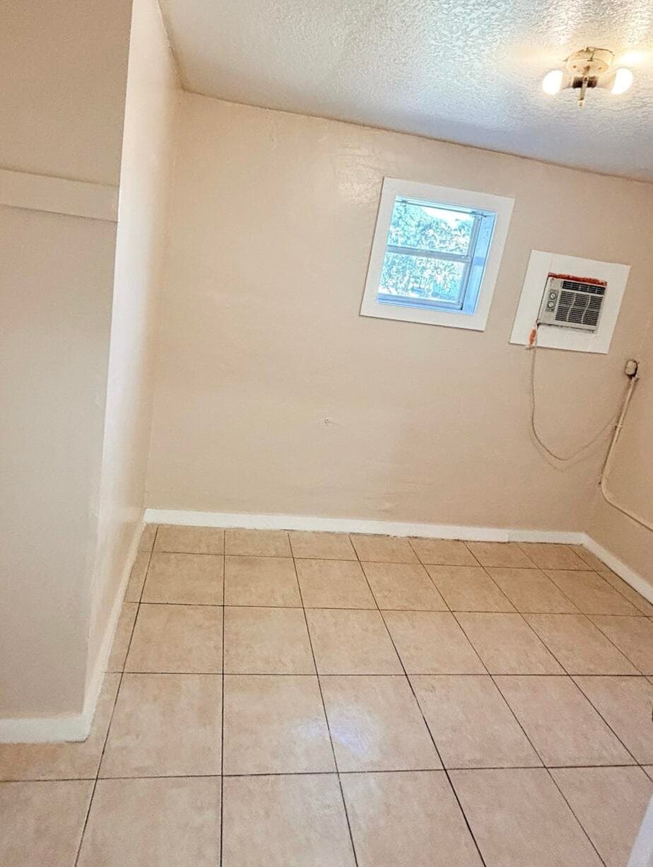 433 N 9th N Street, Fort Pierce, FL 34950 — photo 5 of 15