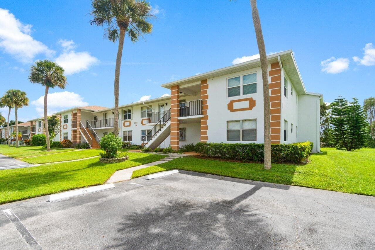 1205 S Lakes End Drive D2, Fort Pierce, FL 34982 — photo 2 of 27