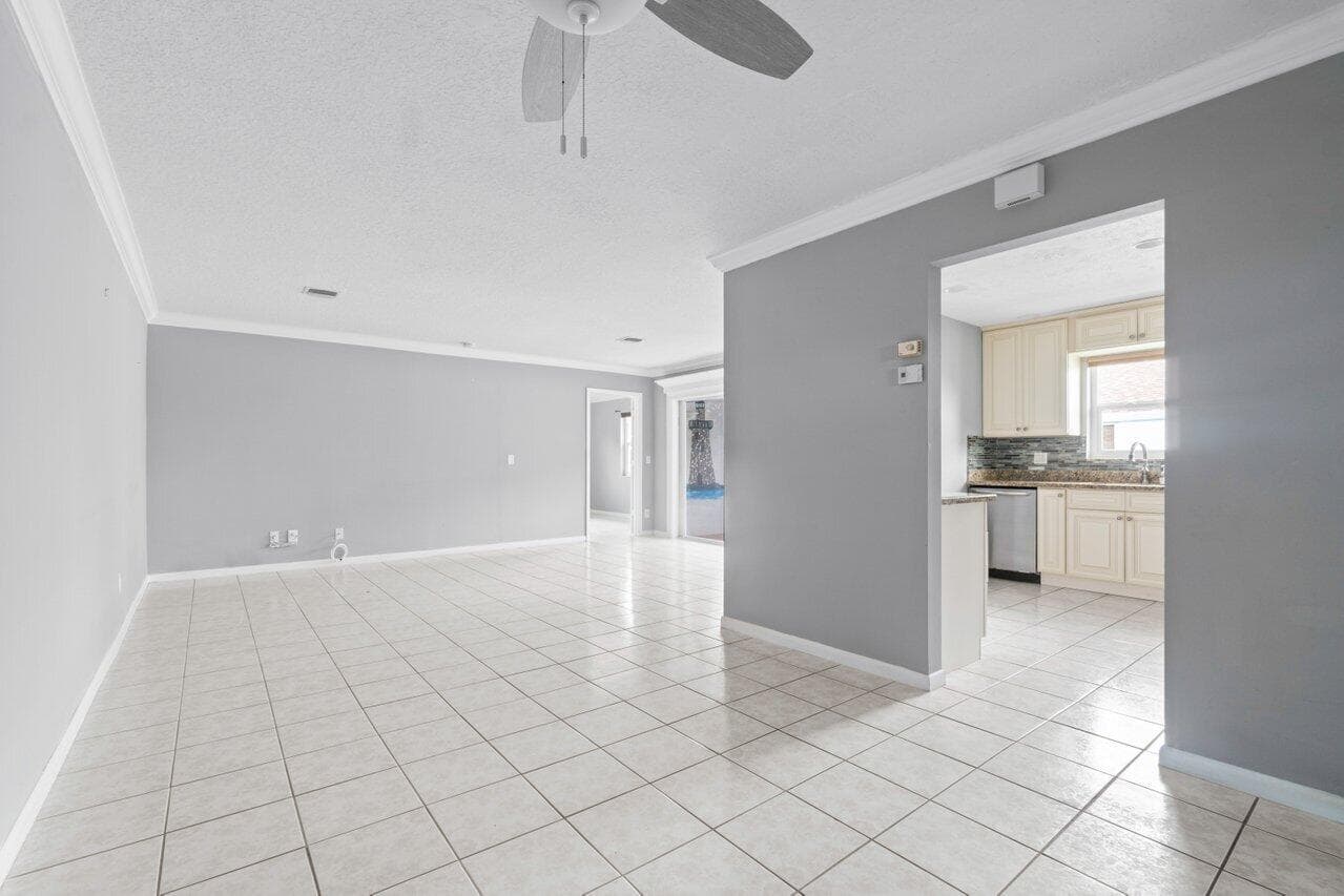 1205 S Lakes End Drive D2, Fort Pierce, FL 34982 — photo 11 of 27