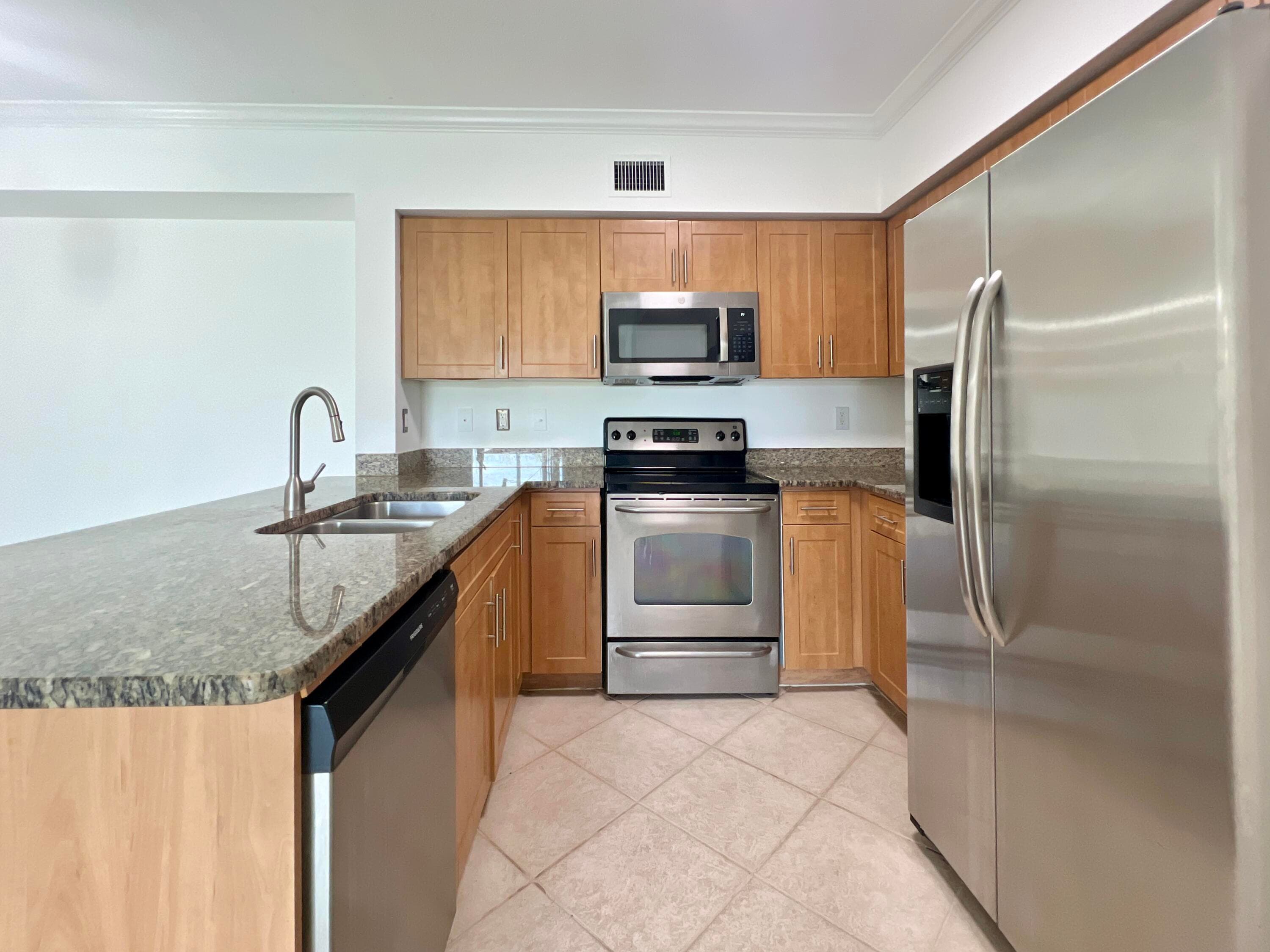 6450 Emerald Dunes Drive 301, West Palm Beach, FL 33411 — photo 2 of 13
