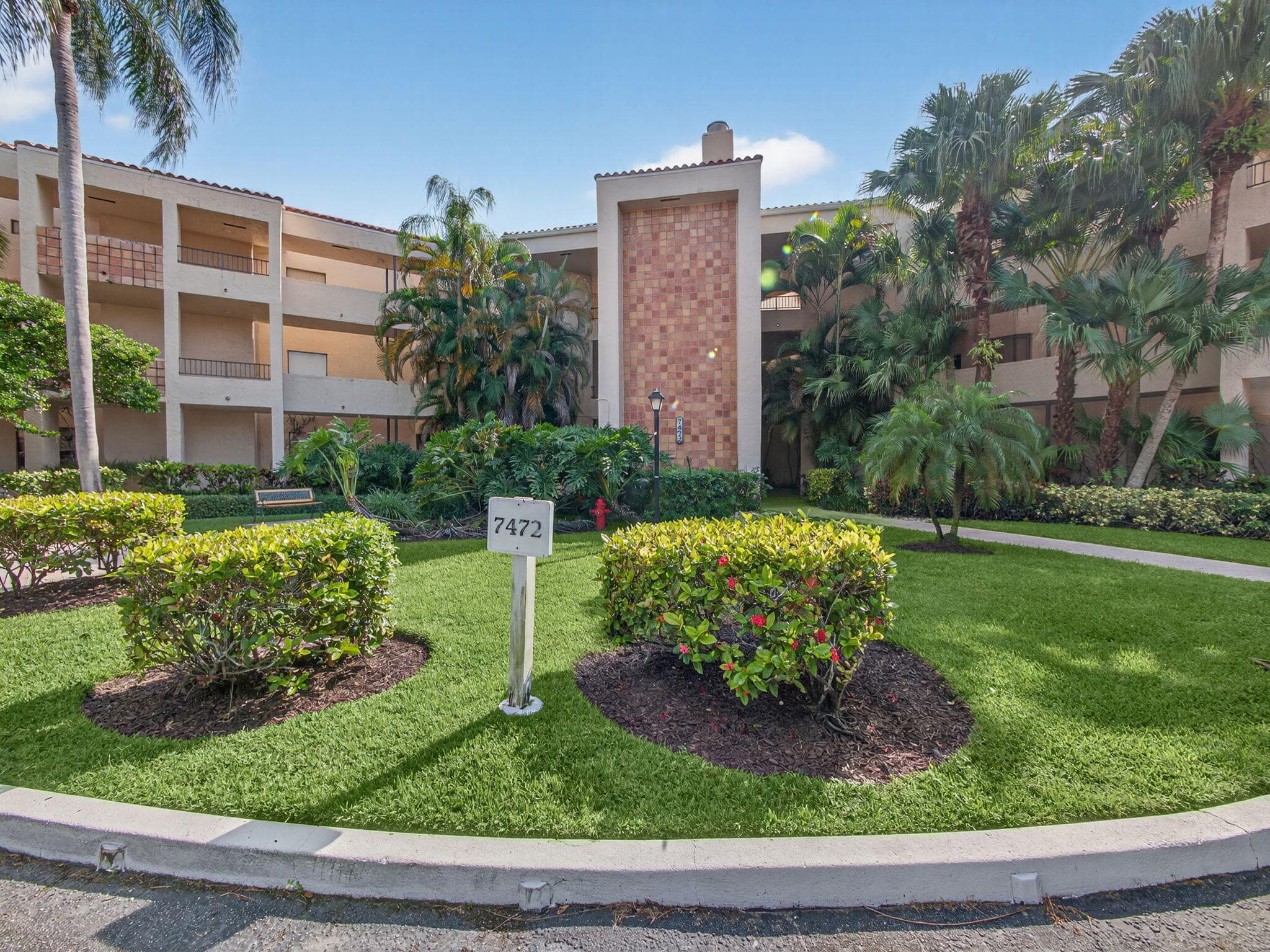 7472 La Paz Boulevard 109, Boca Raton, FL 33433 — photo 1 of 29