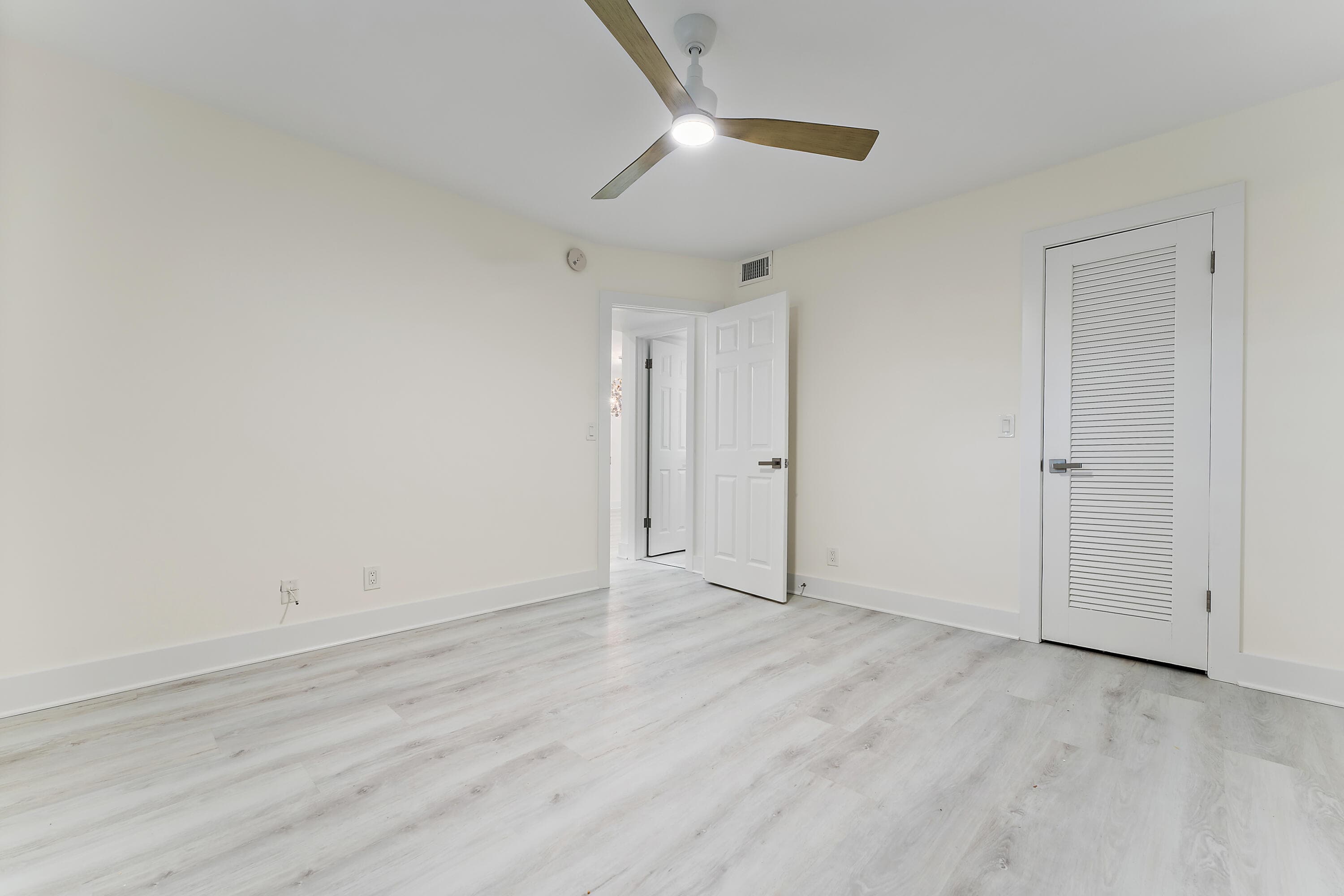 29 Yacht Club Drive 407, North Palm Beach, FL 33408 — photo 31 of 55
