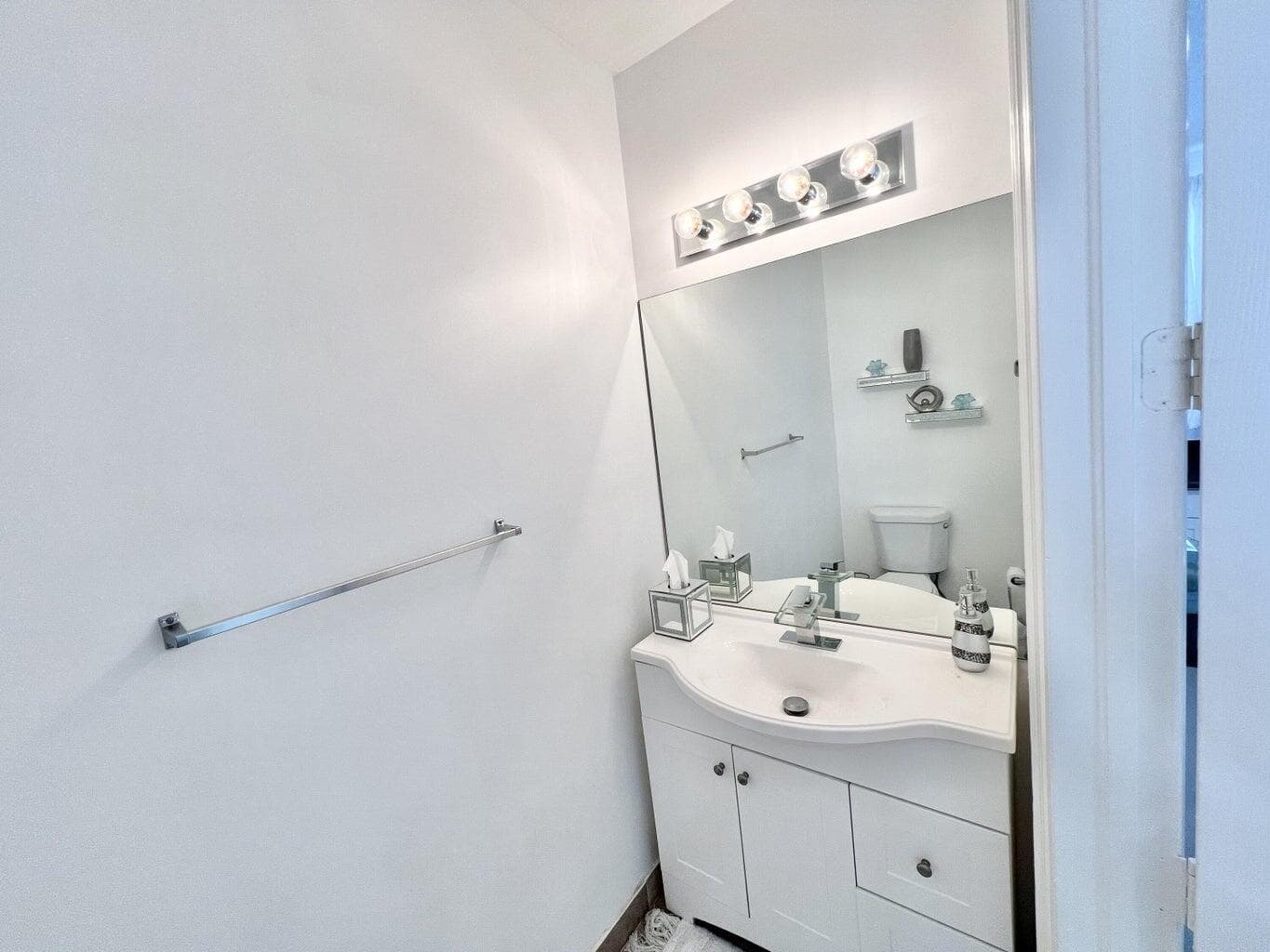 840 Marina Del Ray Lane 2, West Palm Beach, FL 33401 — photo 7 of 42