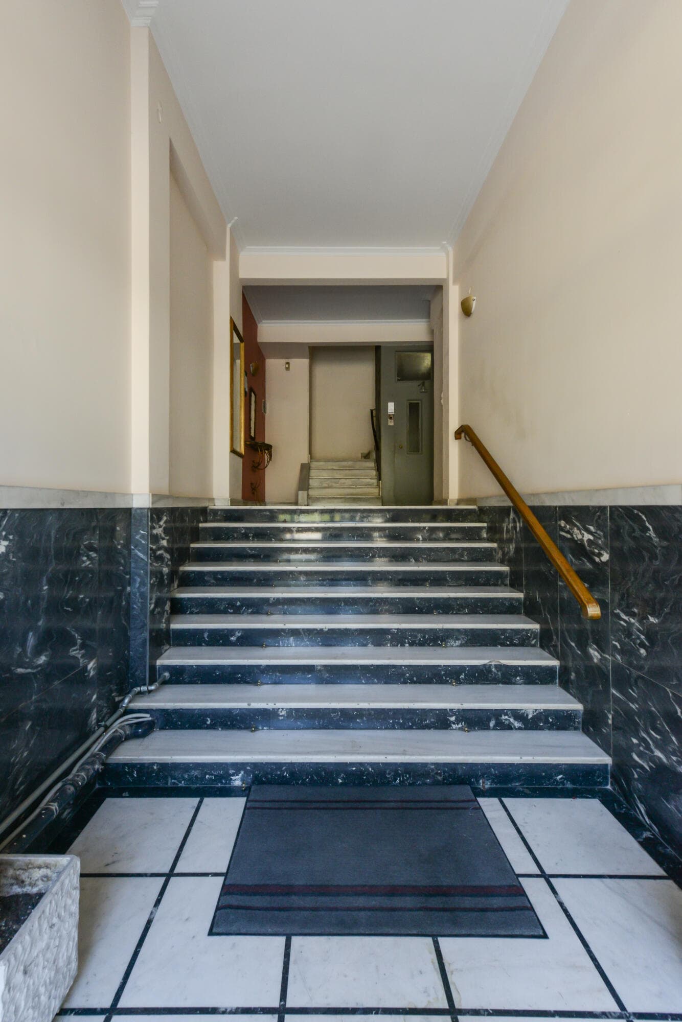 33 Makriyanni — photo 3 of 41