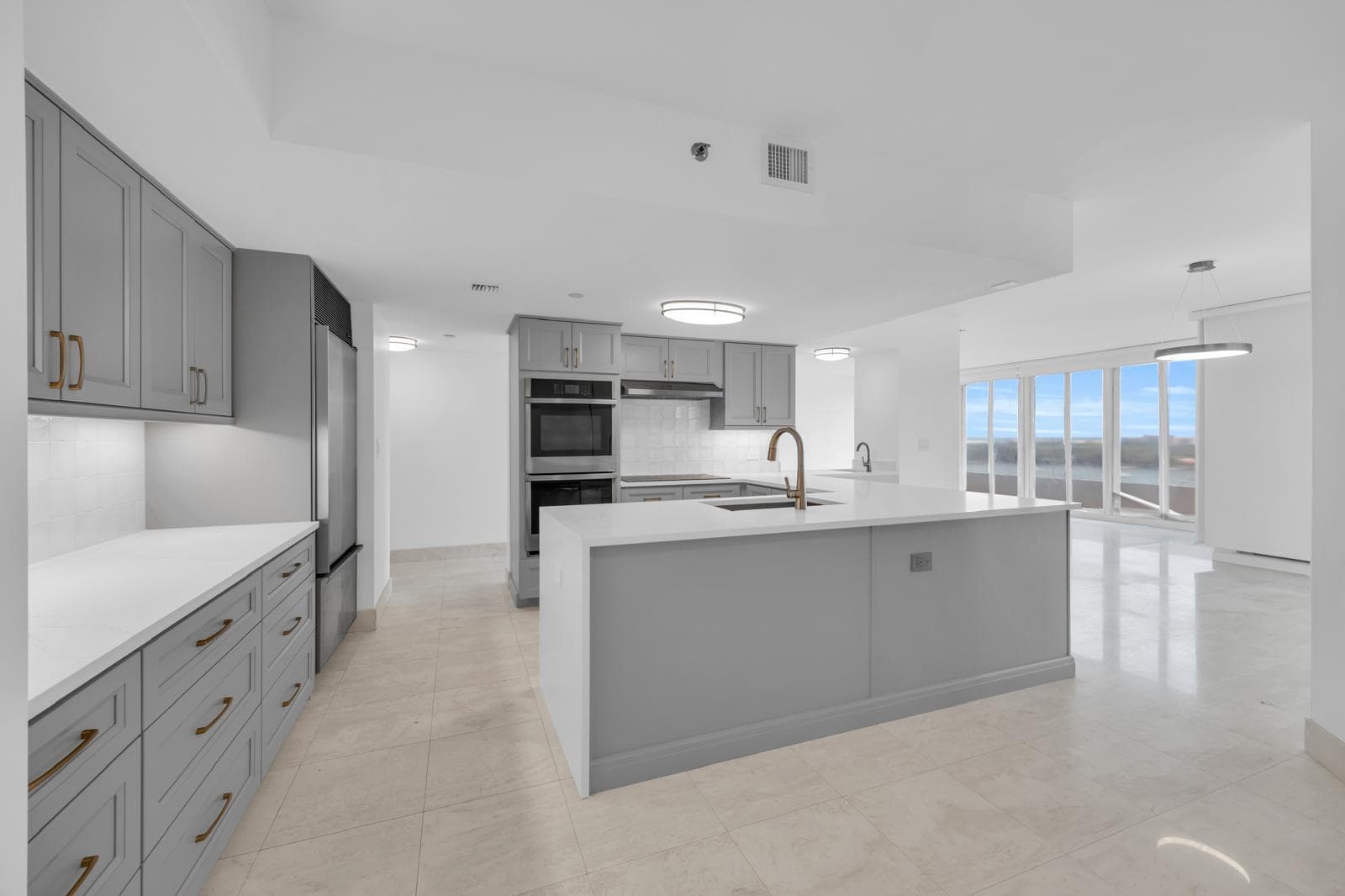529 S Flagler Dr 14h, West Palm Beach, FL 33401 — photo 4 of 20