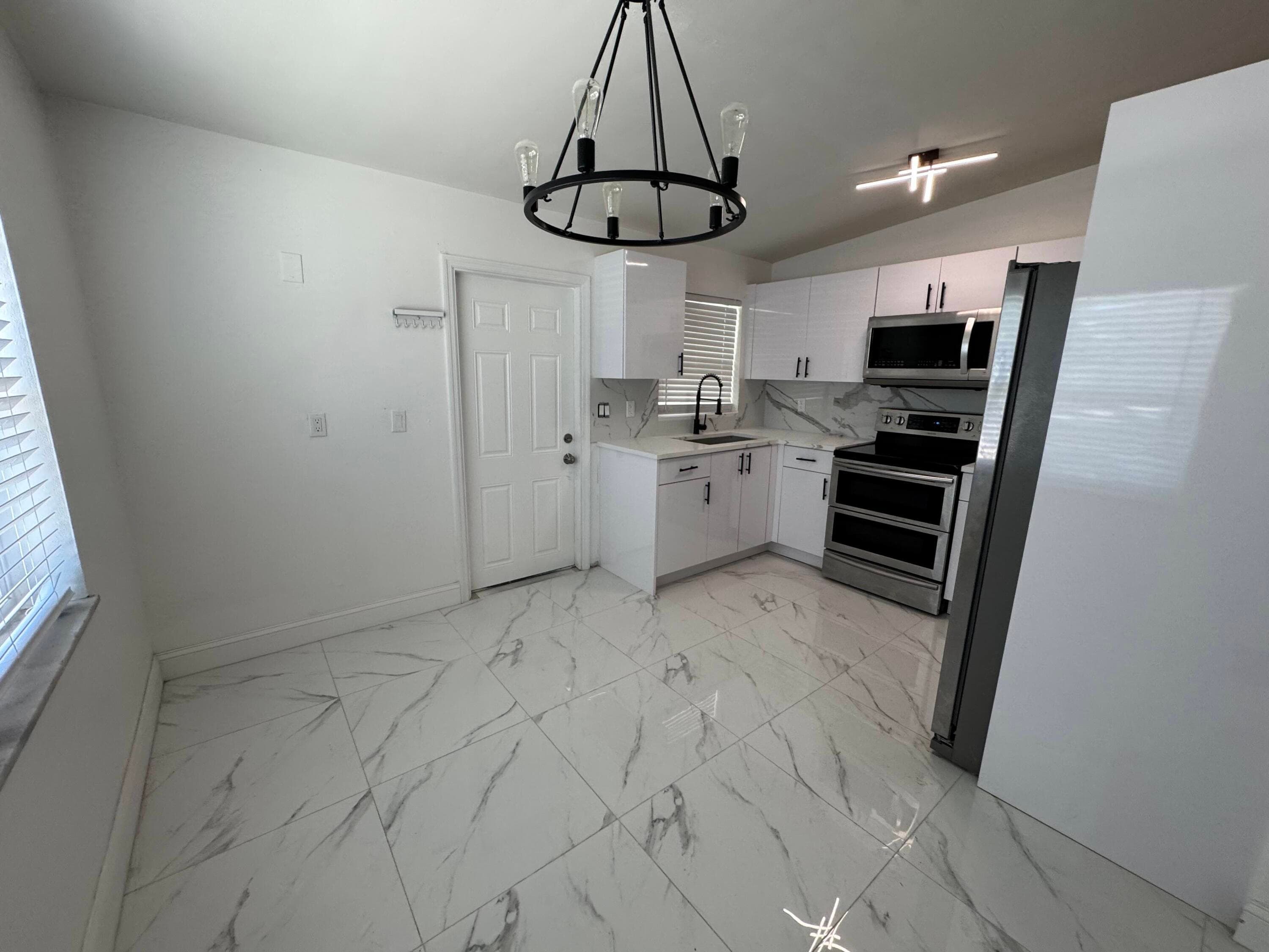 508 Palm Avenue A, Fort Pierce, FL 34982 — photo 3 of 15