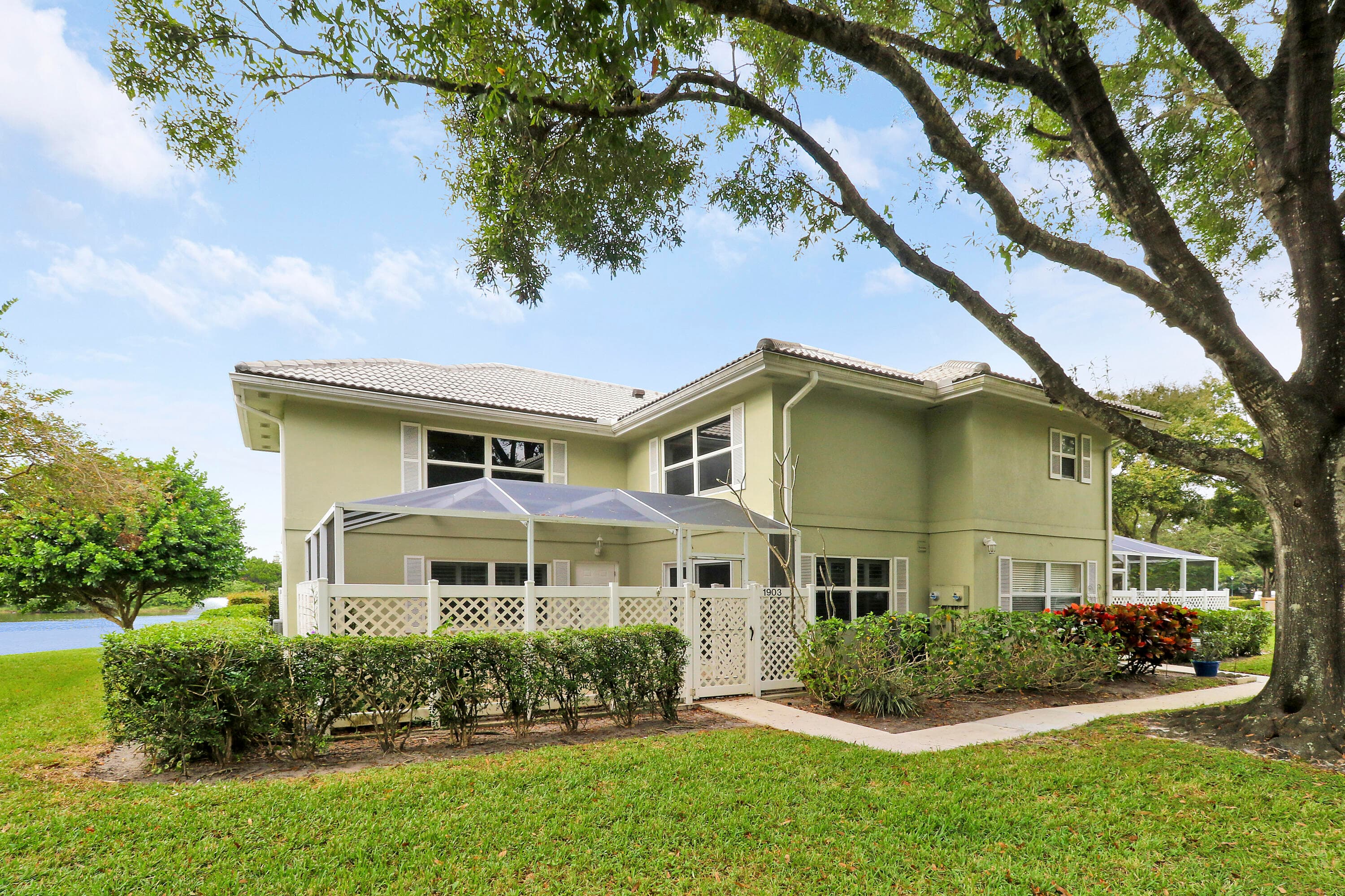 1903 Stratford Way, West Palm Beach, FL 33409 — photo 3 of 44