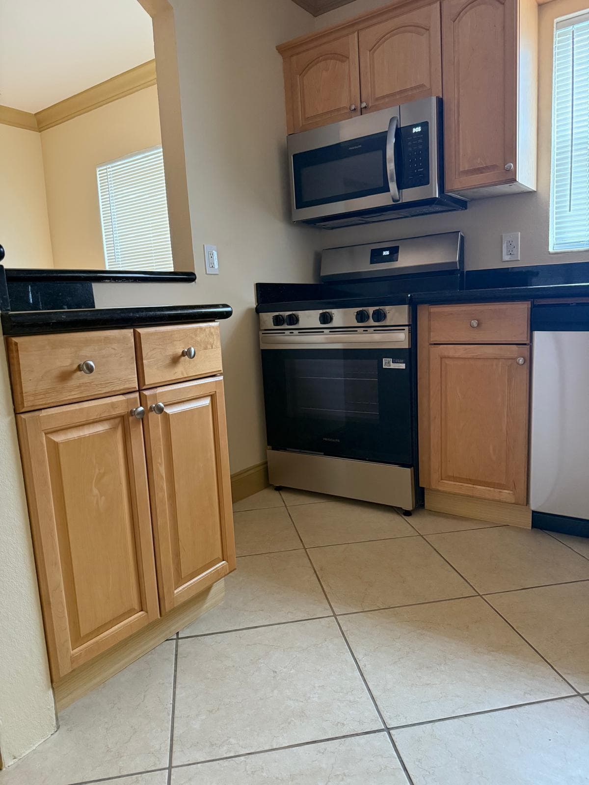 744 NE 14th Avenue 12, Fort Lauderdale, FL 33304 — photo 2 of 22