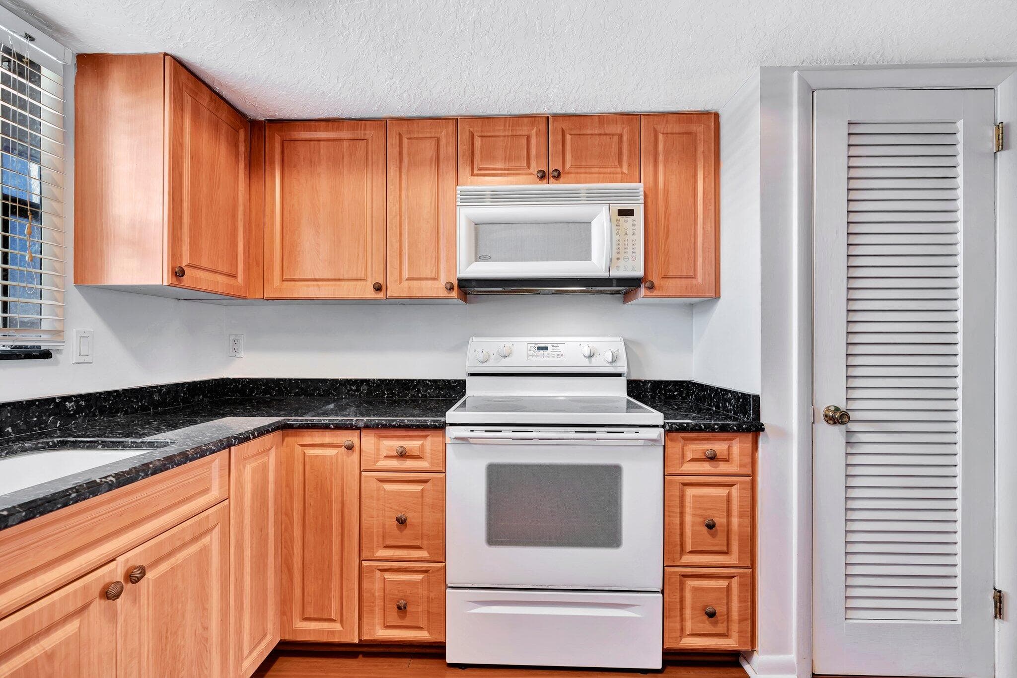 121 Wettaw Lane 211, North Palm Beach, FL 33408 — photo 6 of 55