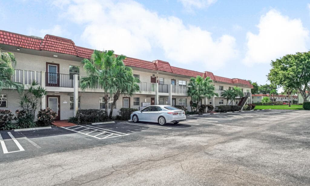 33 Abbey Lane 103, Delray Beach, FL 33446 — photo 3 of 41