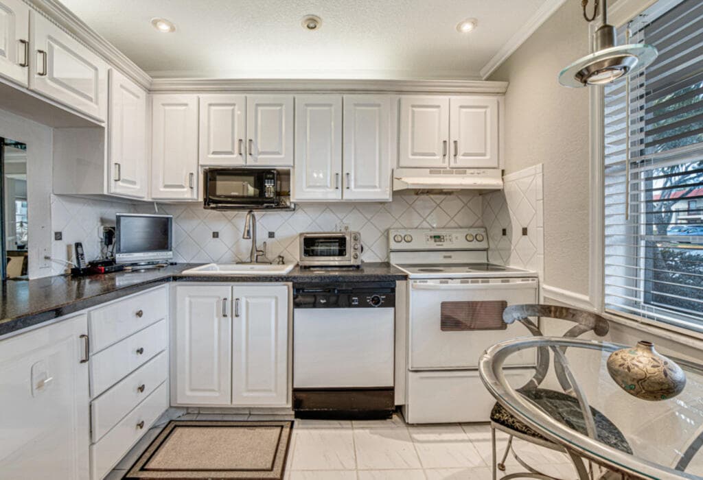 33 Abbey Lane 103, Delray Beach, FL 33446 — photo 17 of 41