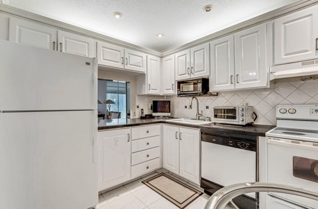 33 Abbey Lane 103, Delray Beach, FL 33446 — photo 19 of 41