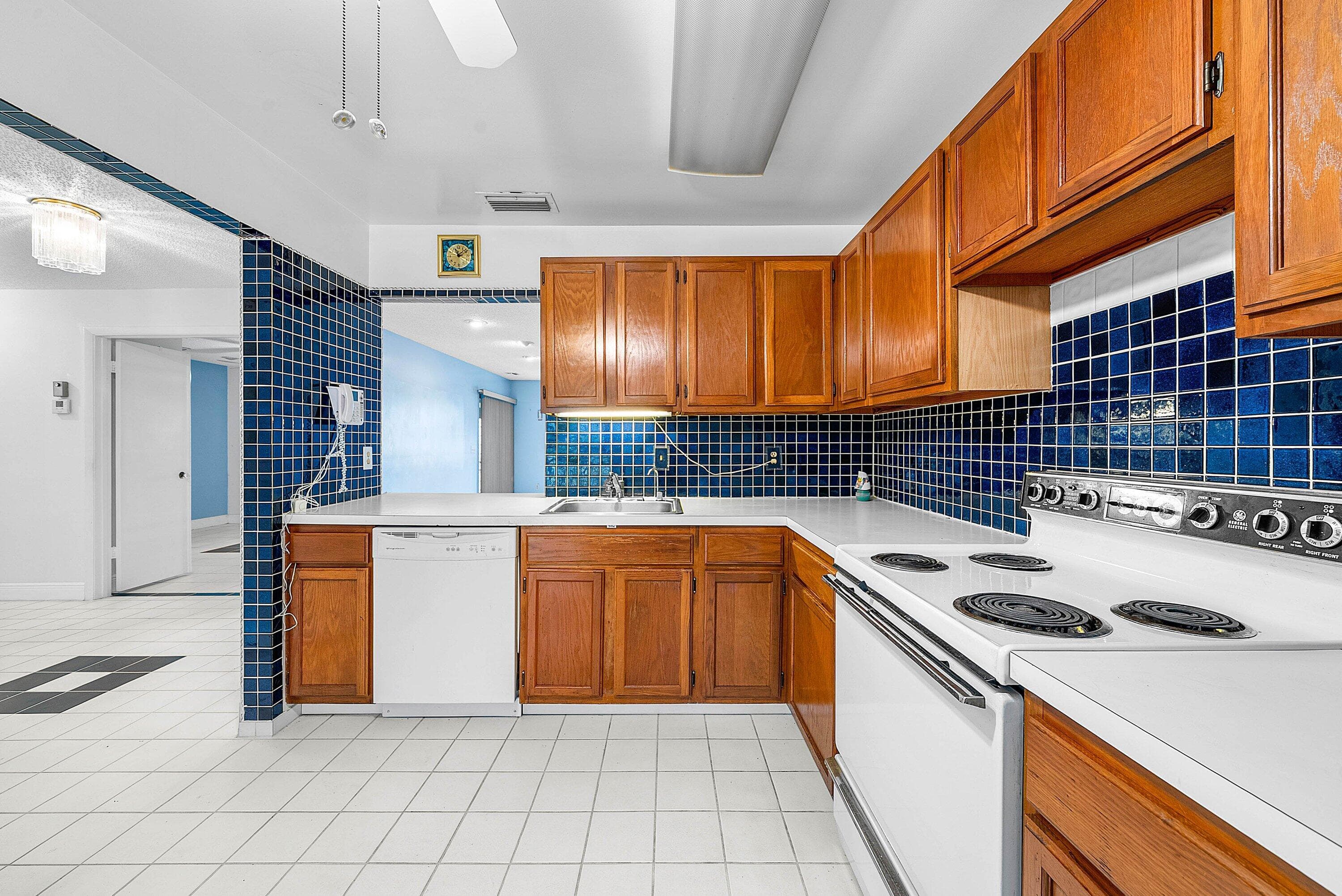 276 Beaver Dam Court, Royal Palm Beach, FL 33411 — photo 13 of 24