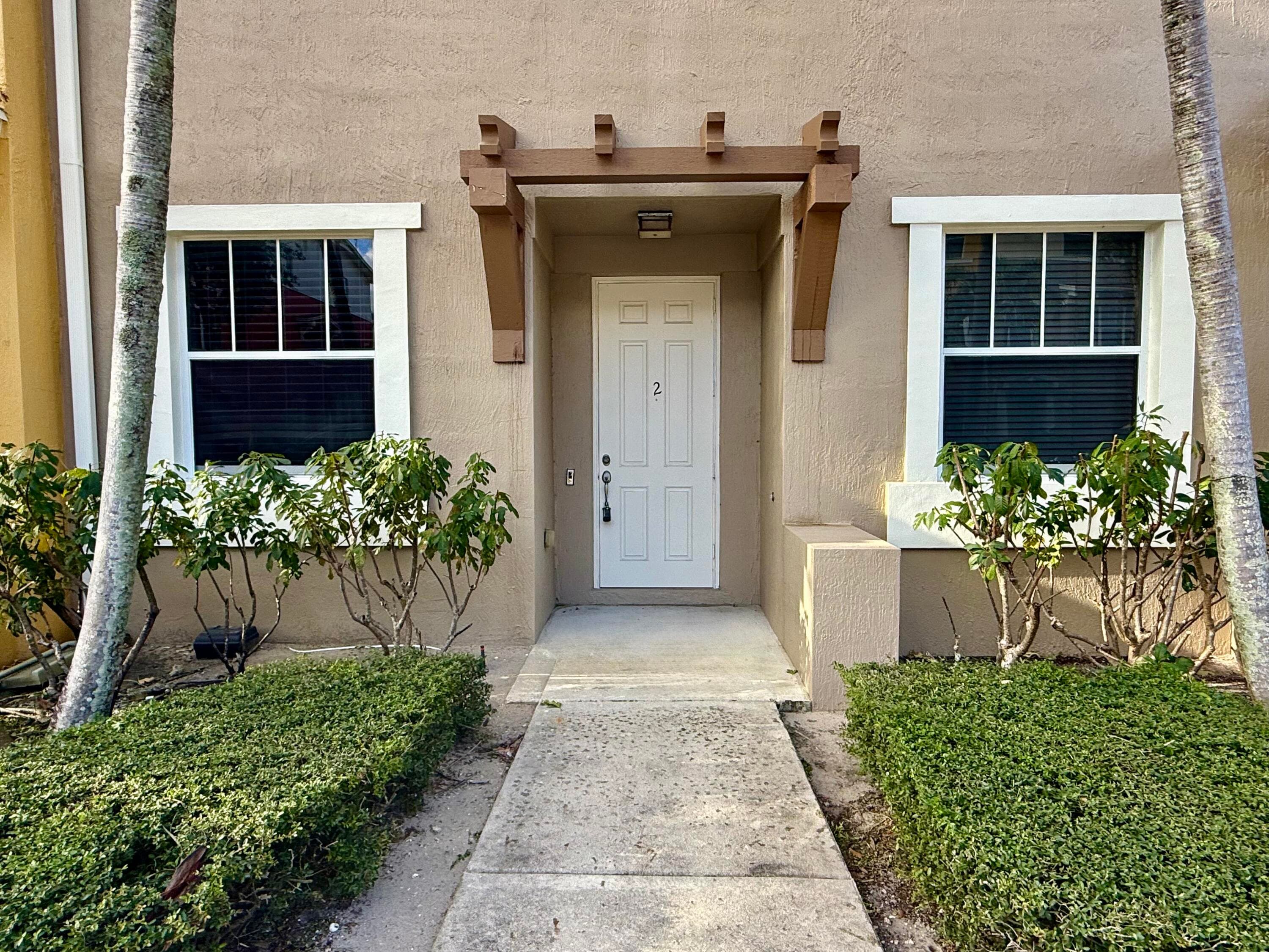 433 Amador Lane 2, West Palm Beach, FL 33401 — photo 2 of 14