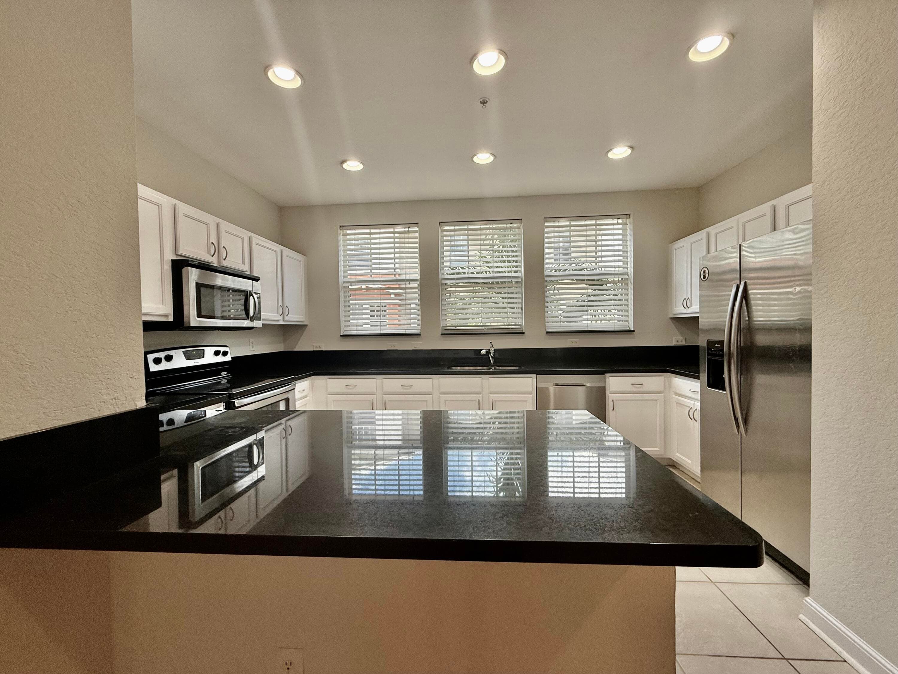433 Amador Lane 2, West Palm Beach, FL 33401 — photo 6 of 14