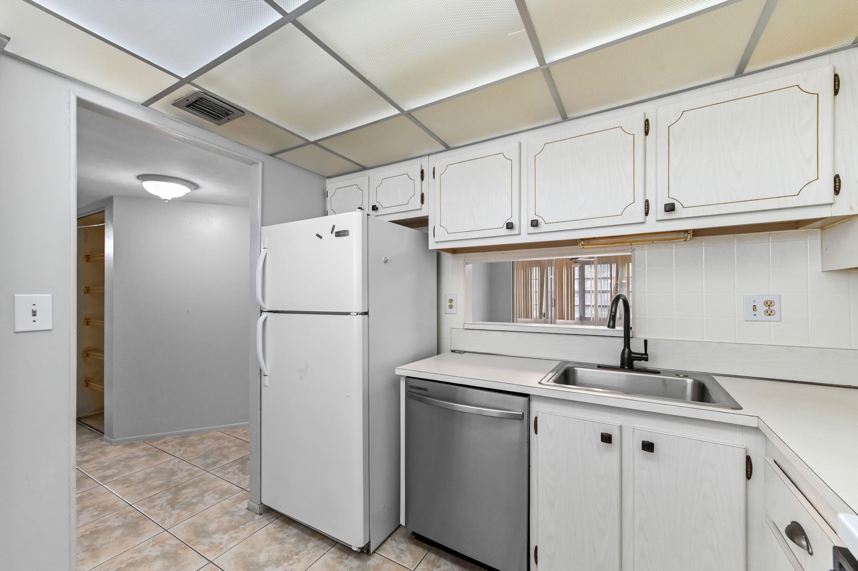 2650 NW 49th Avenue 422, Lauderdale Lakes, FL 33313 — photo 8 of 23