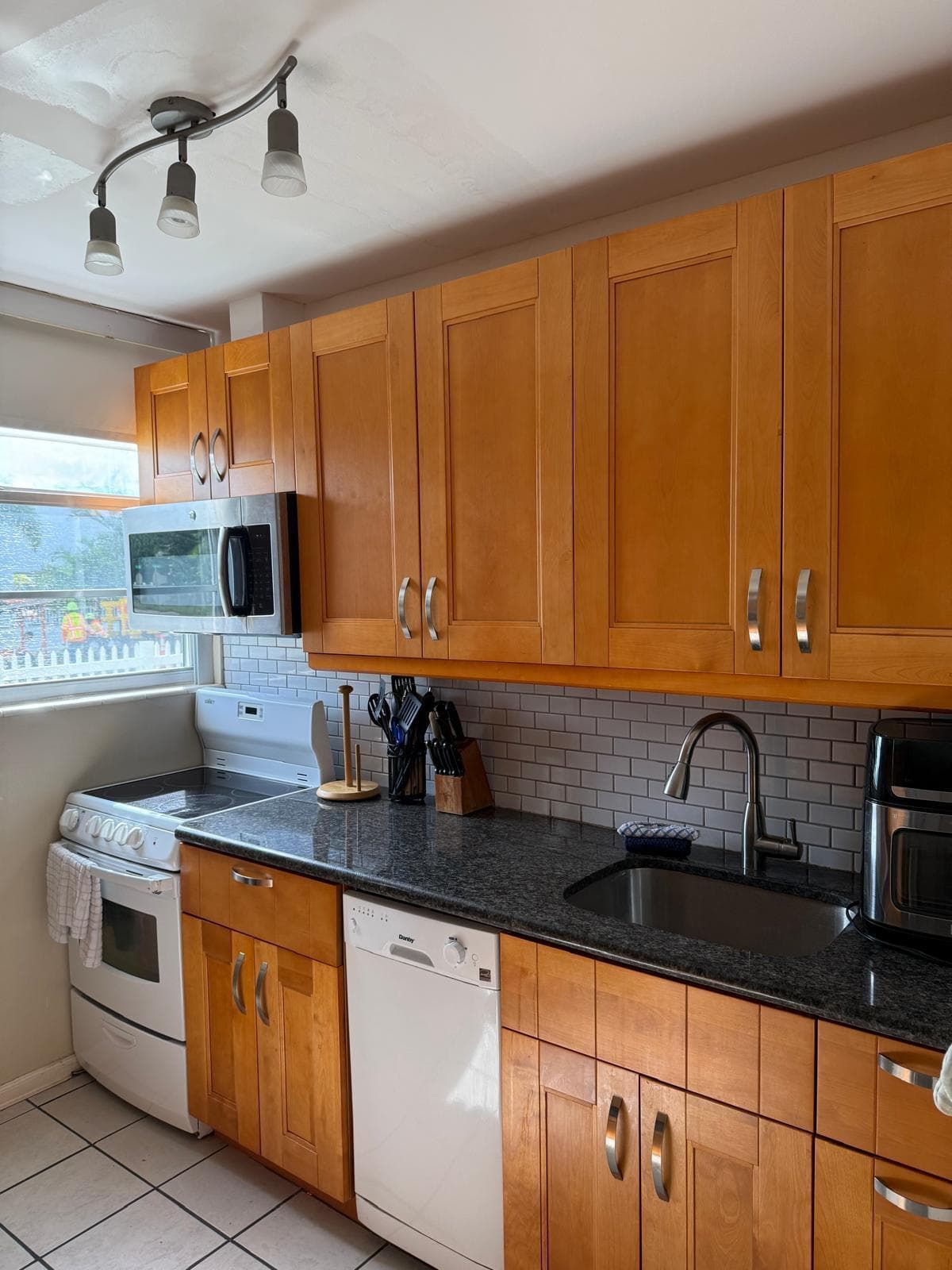 741 Bayshore Drive 2s, Fort Lauderdale, FL 33304 — photo 5 of 9