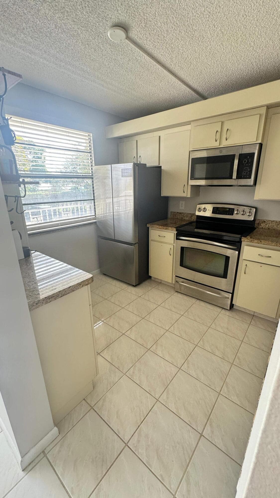 6049 Balboa Circle 202, Boca Raton, FL 33433 — photo 3 of 24