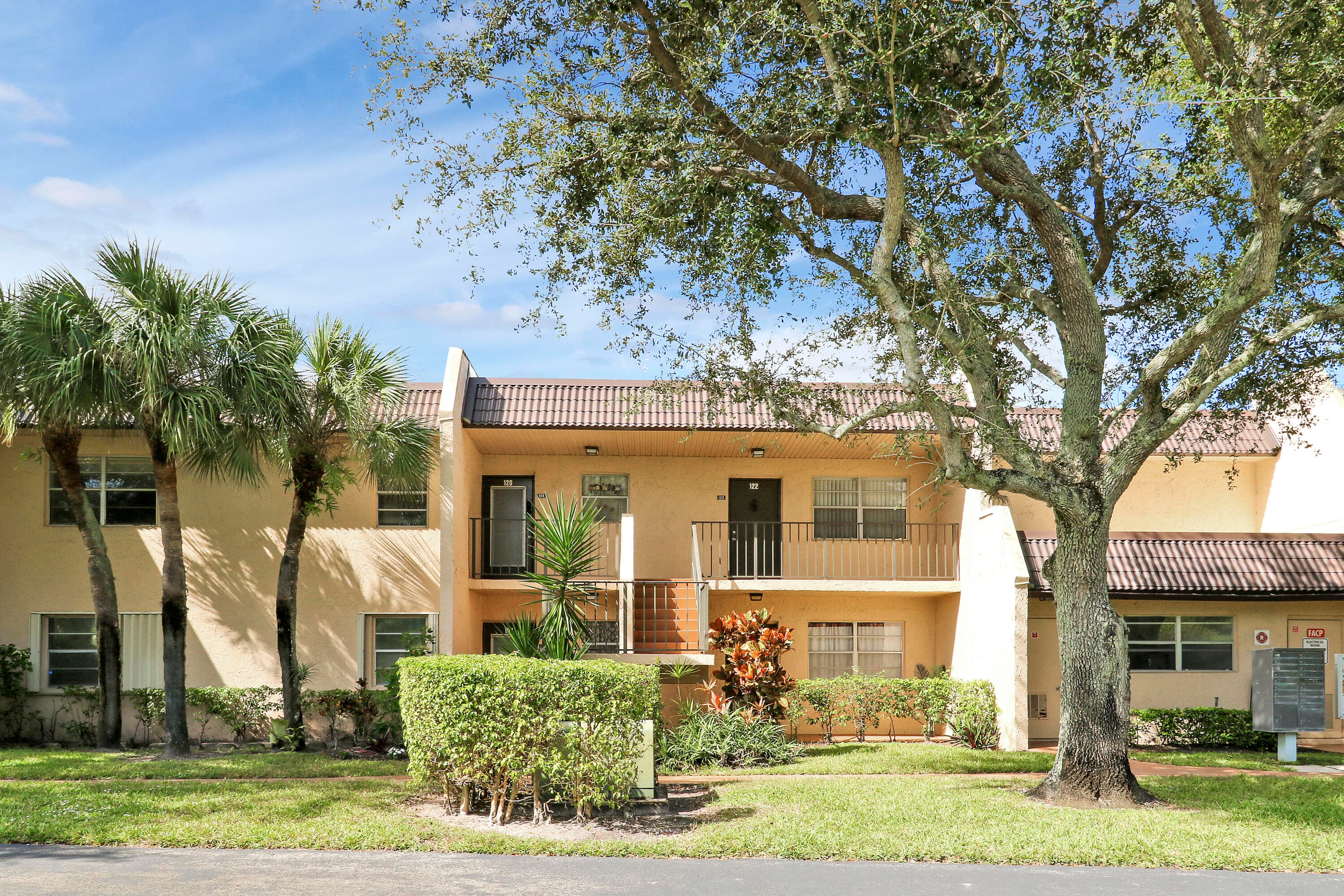120 Lake Constance Drive, West Palm Beach, FL 33411 — photo 1 of 52