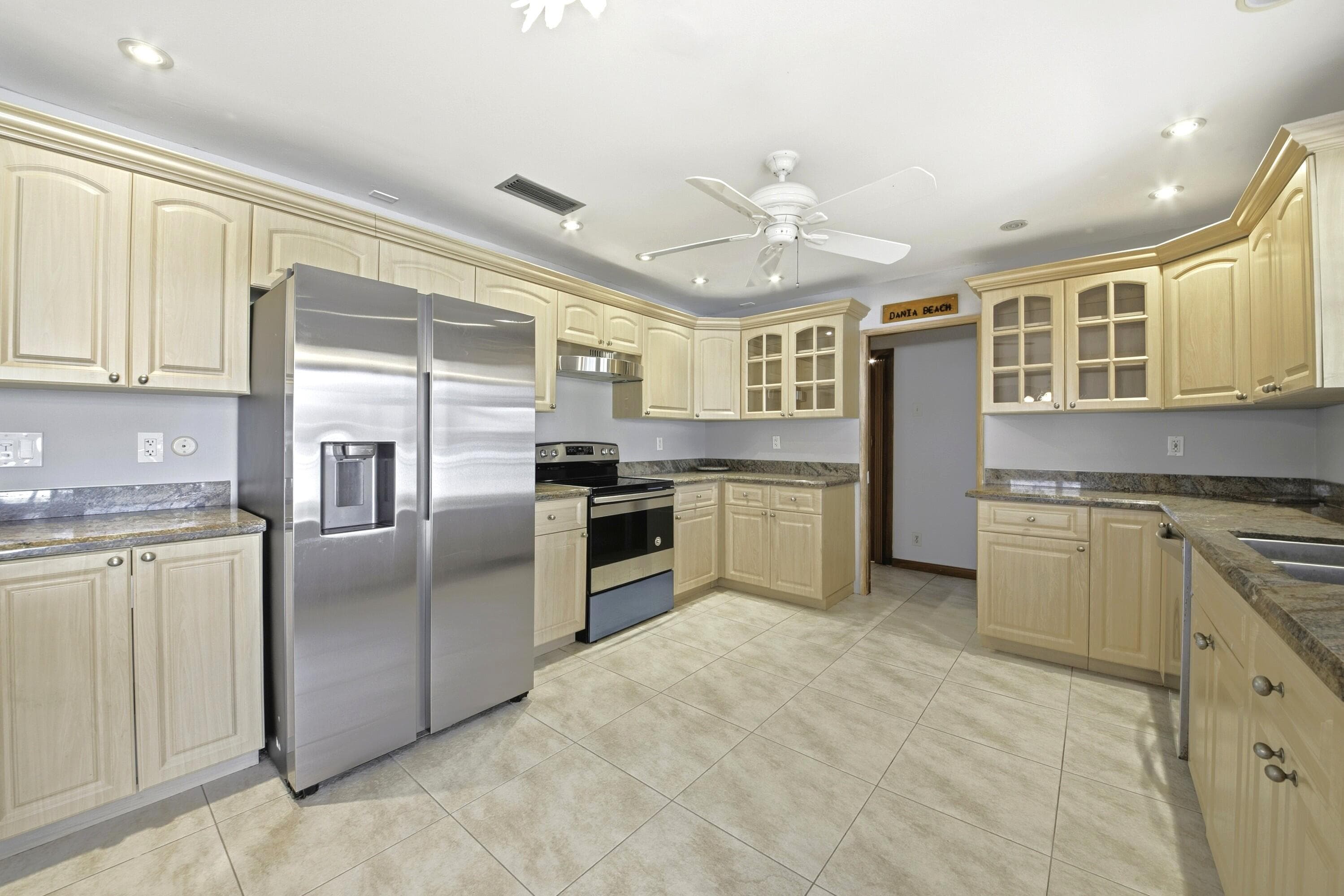 309 SE 4th Street, Dania Beach, FL 33004 — photo 6 of 23