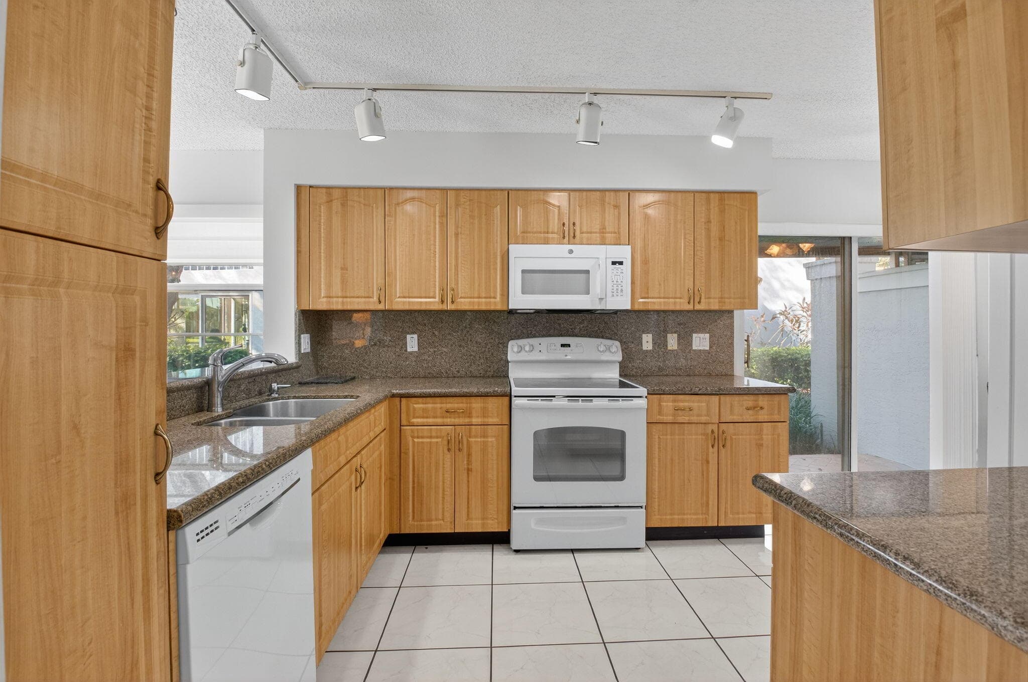 7342 Lake Meadow Way 102, Boynton Beach, FL 33437 — photo 1 of 77