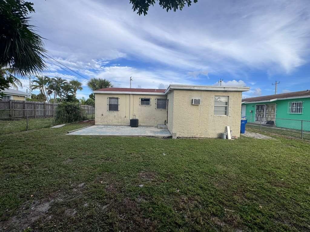 3309 Avenue S, Riviera Beach, FL 33404 — photo 15 of 17