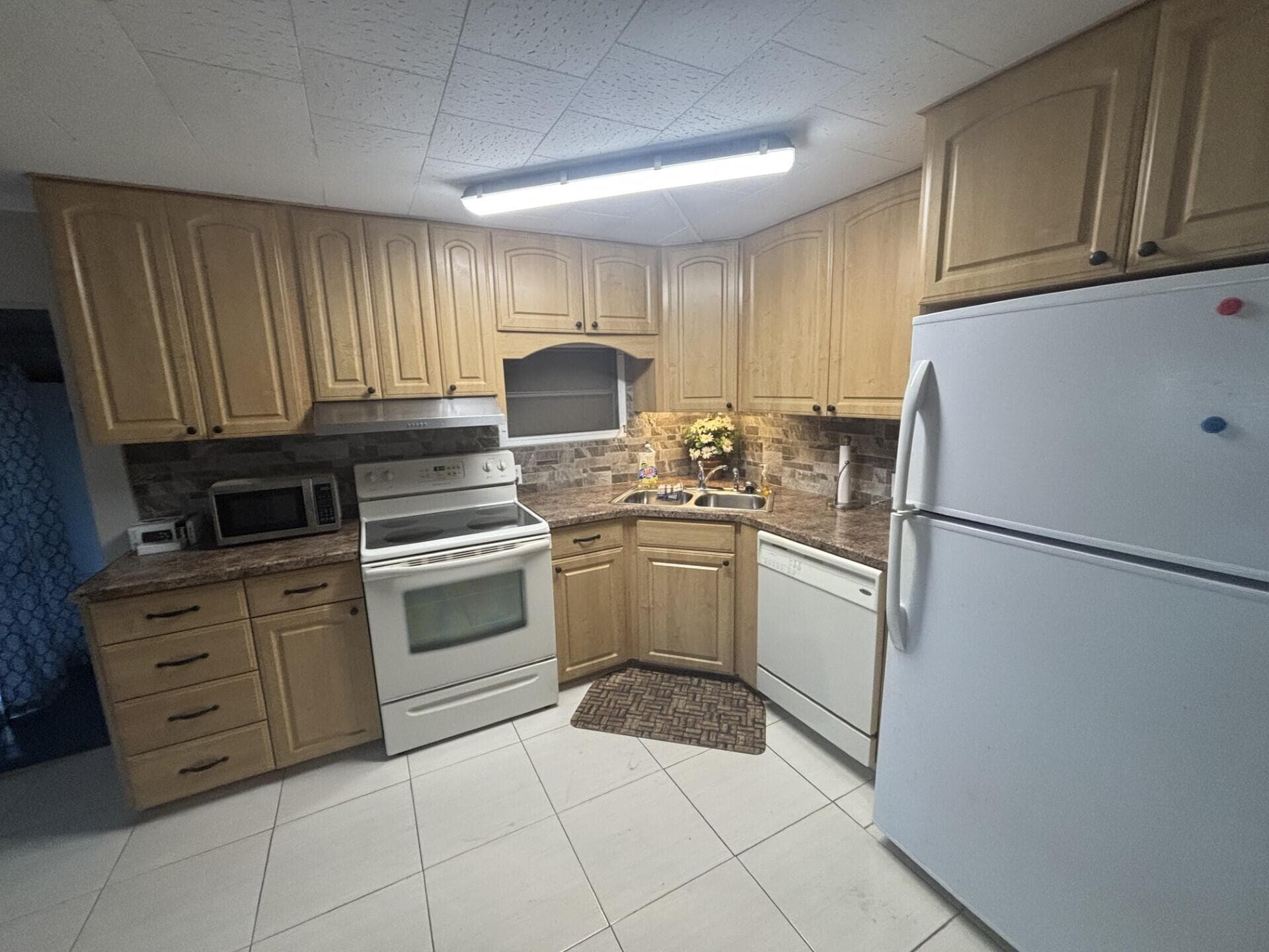 562 NE 47th St, Lot 393, Deerfield Beach, FL 33064 — photo 14 of 26