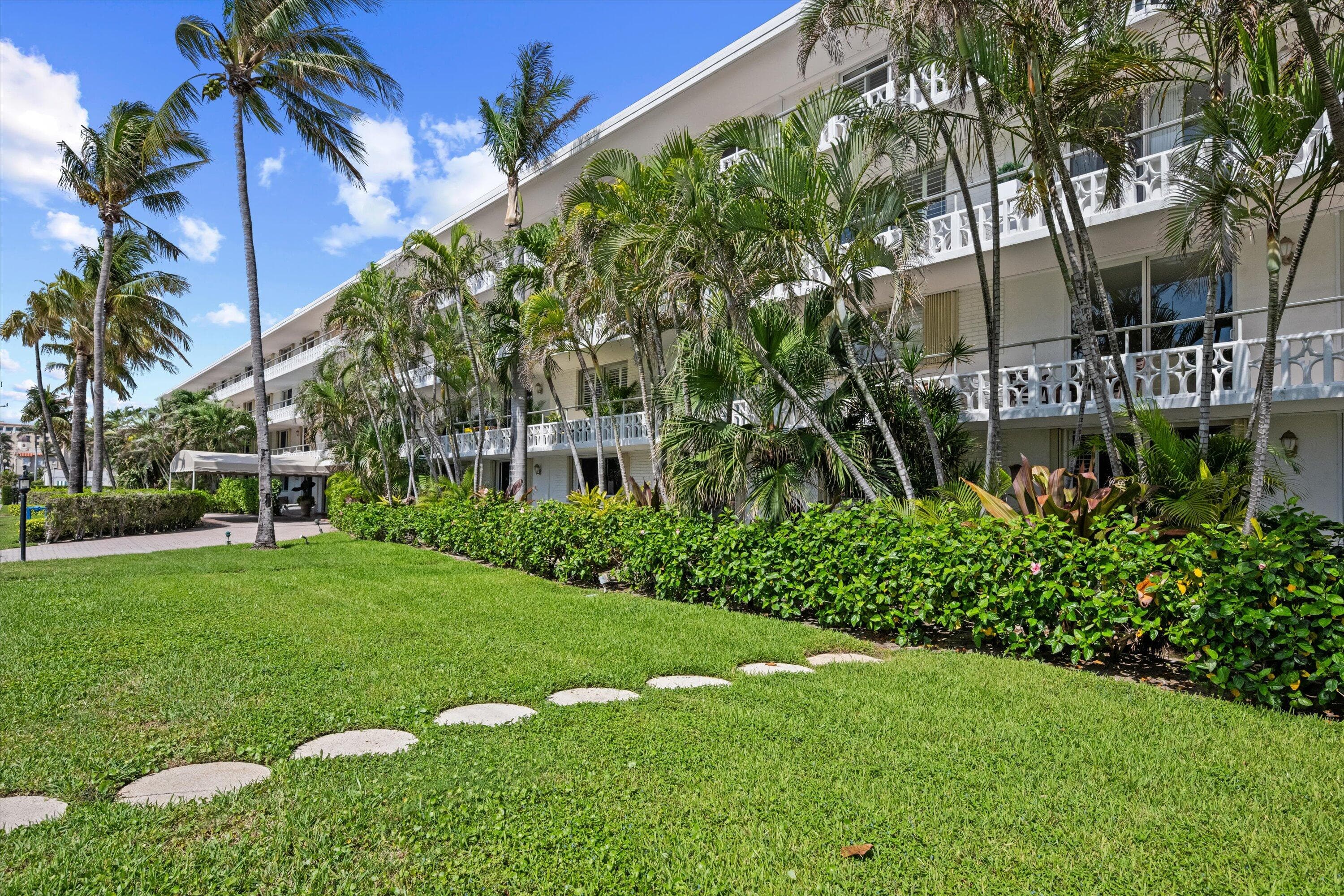139 Sunrise Avenue 205, Palm Beach, FL 33480 — photo 28 of 31
