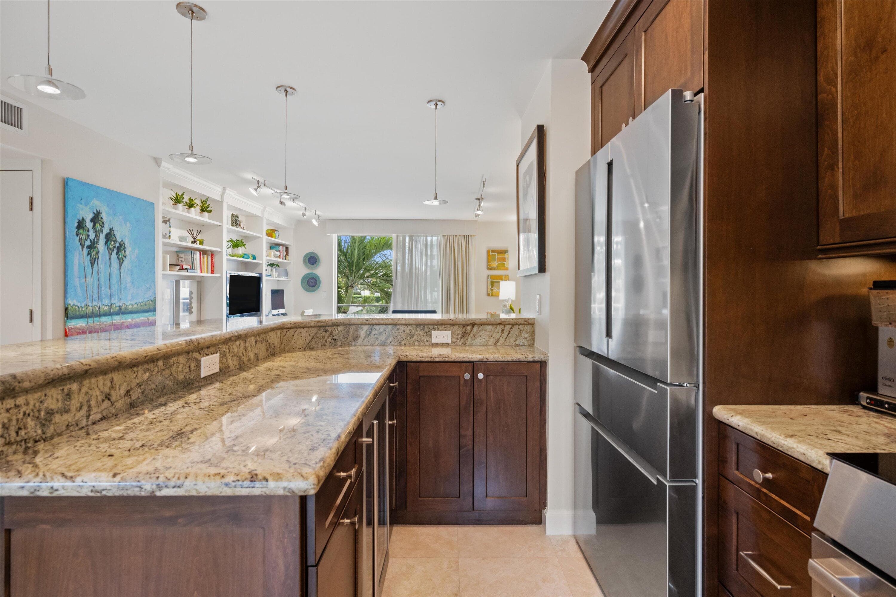 139 Sunrise Avenue 205, Palm Beach, FL 33480 — photo 8 of 31