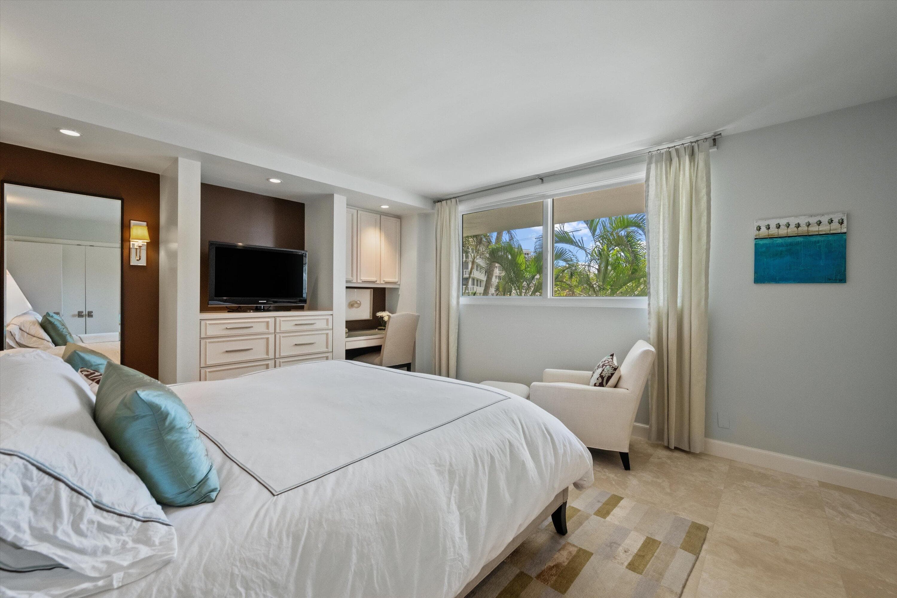 139 Sunrise Avenue 205, Palm Beach, FL 33480 — photo 11 of 31