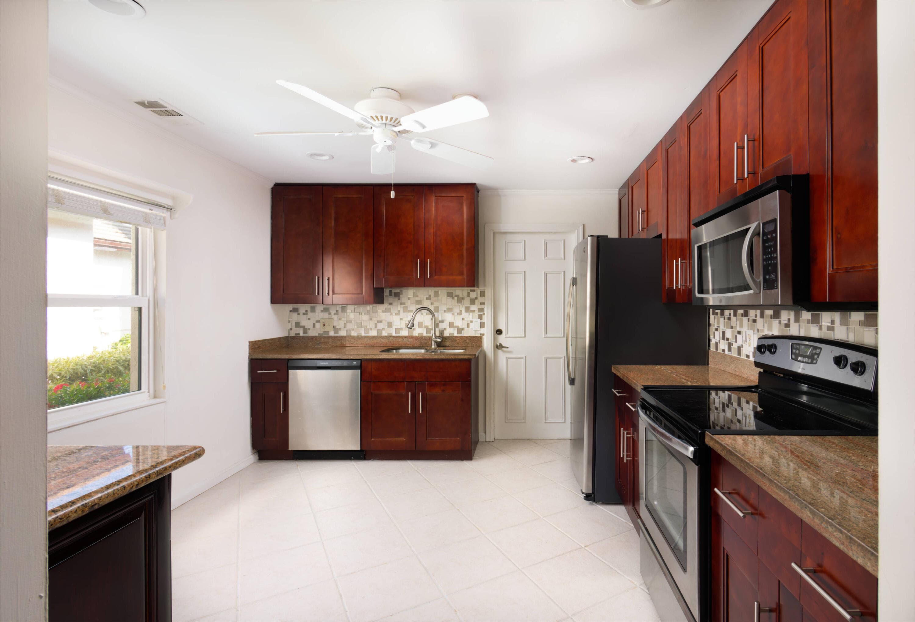 48 Ironwood Way N, Palm Beach Gardens, FL 33418 — photo 6 of 53