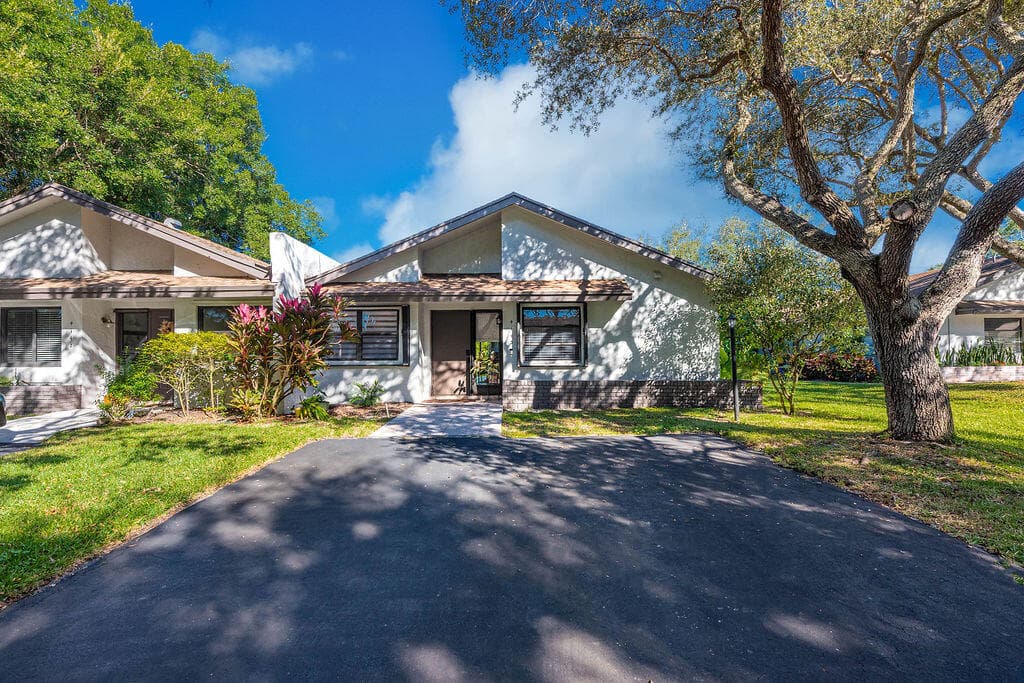 4143 Palm Forest Drive N, Delray Beach, FL 33445 — photo 2 of 33
