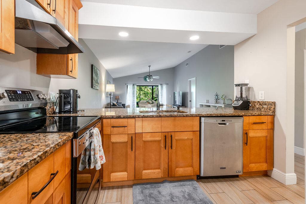 4143 Palm Forest Drive N, Delray Beach, FL 33445 — photo 6 of 33