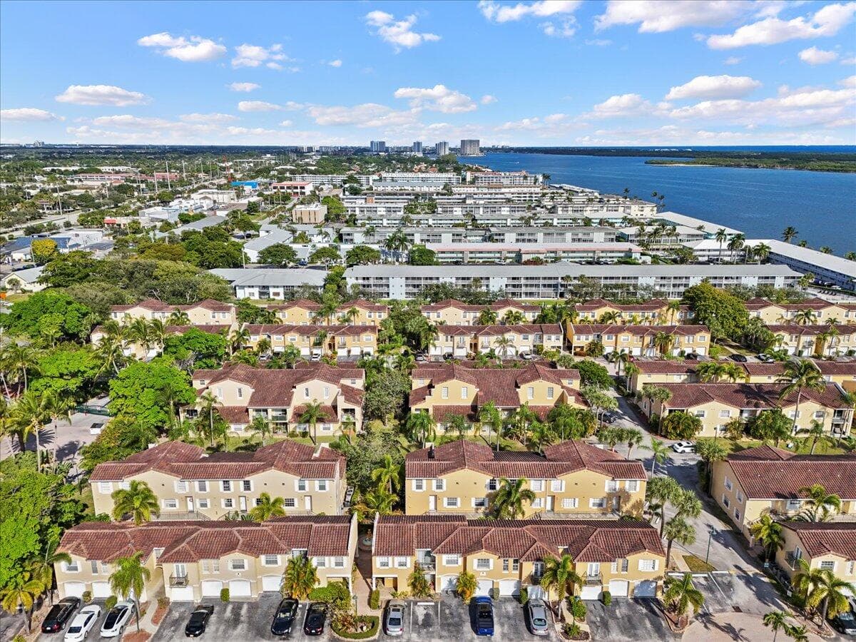 1015 Lake Shore Drive 105, Lake Park, FL 33403 — photo 36 of 41