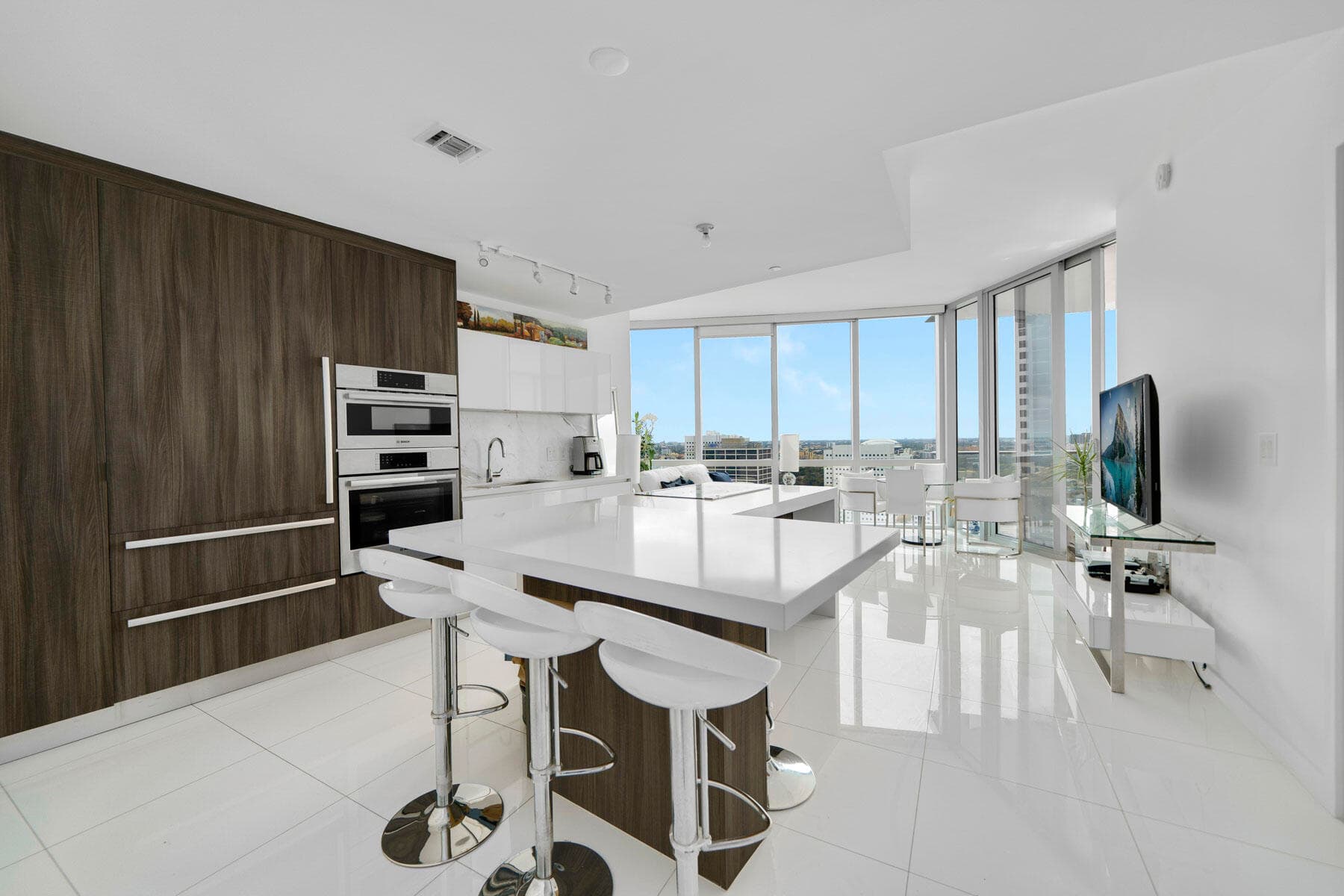 851 NE 1st Avenue 2410, Miami, FL 33132 — photo 4 of 27