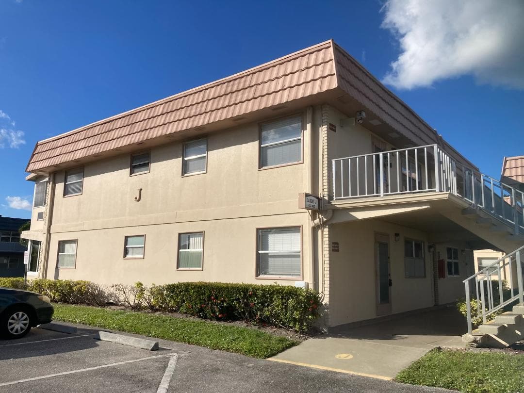 445 Saxony Way 445, Delray Beach, FL 33446 — photo 1 of 10
