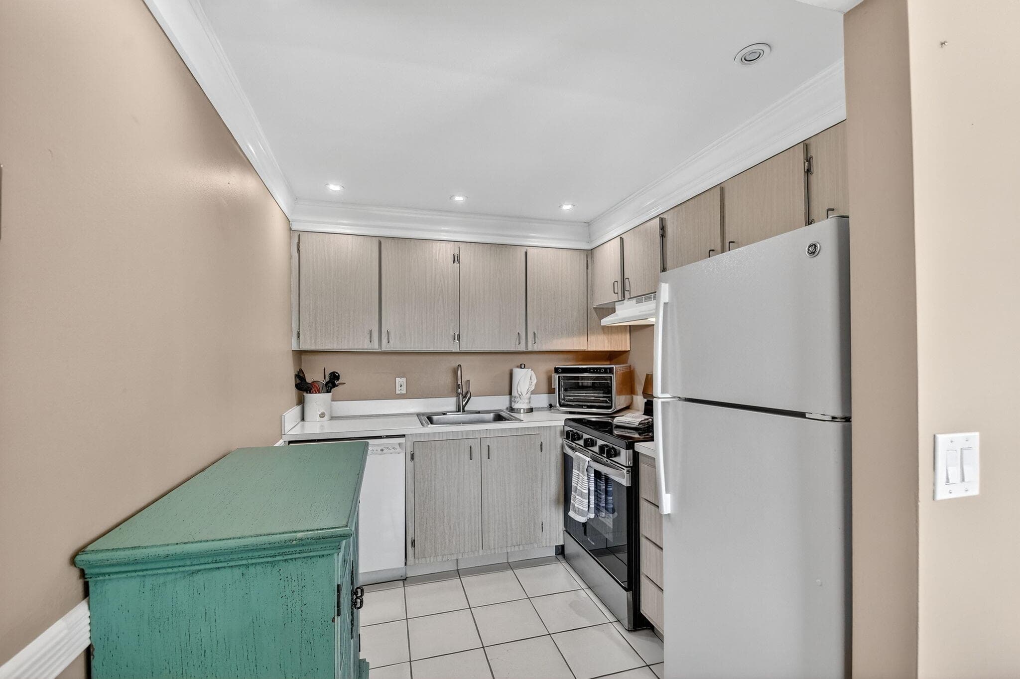 3200 Springdale Boulevard 217, Palm Springs, FL 33461 — photo 11 of 38