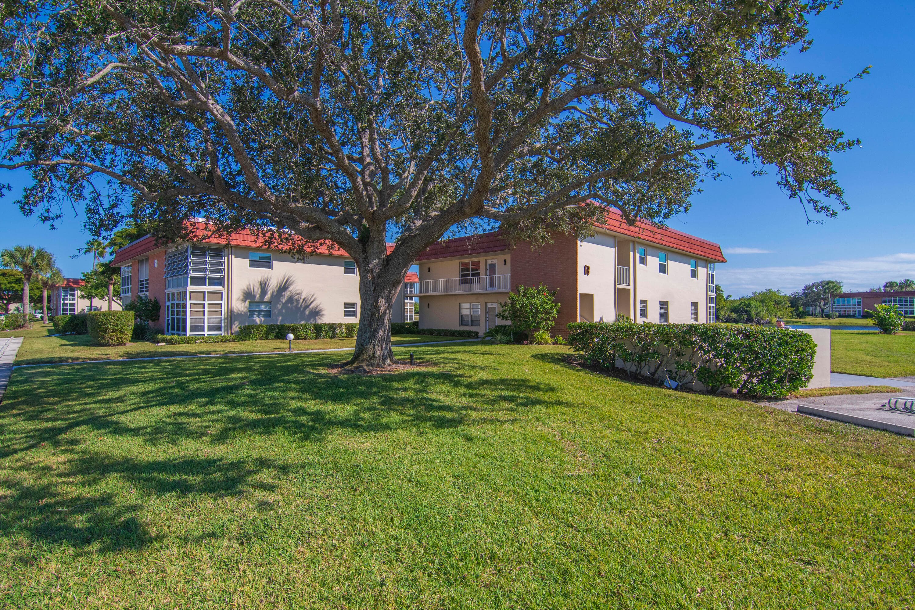 68 Royal Oak Court 202, Vero Beach, FL 32962 — photo 1 of 35