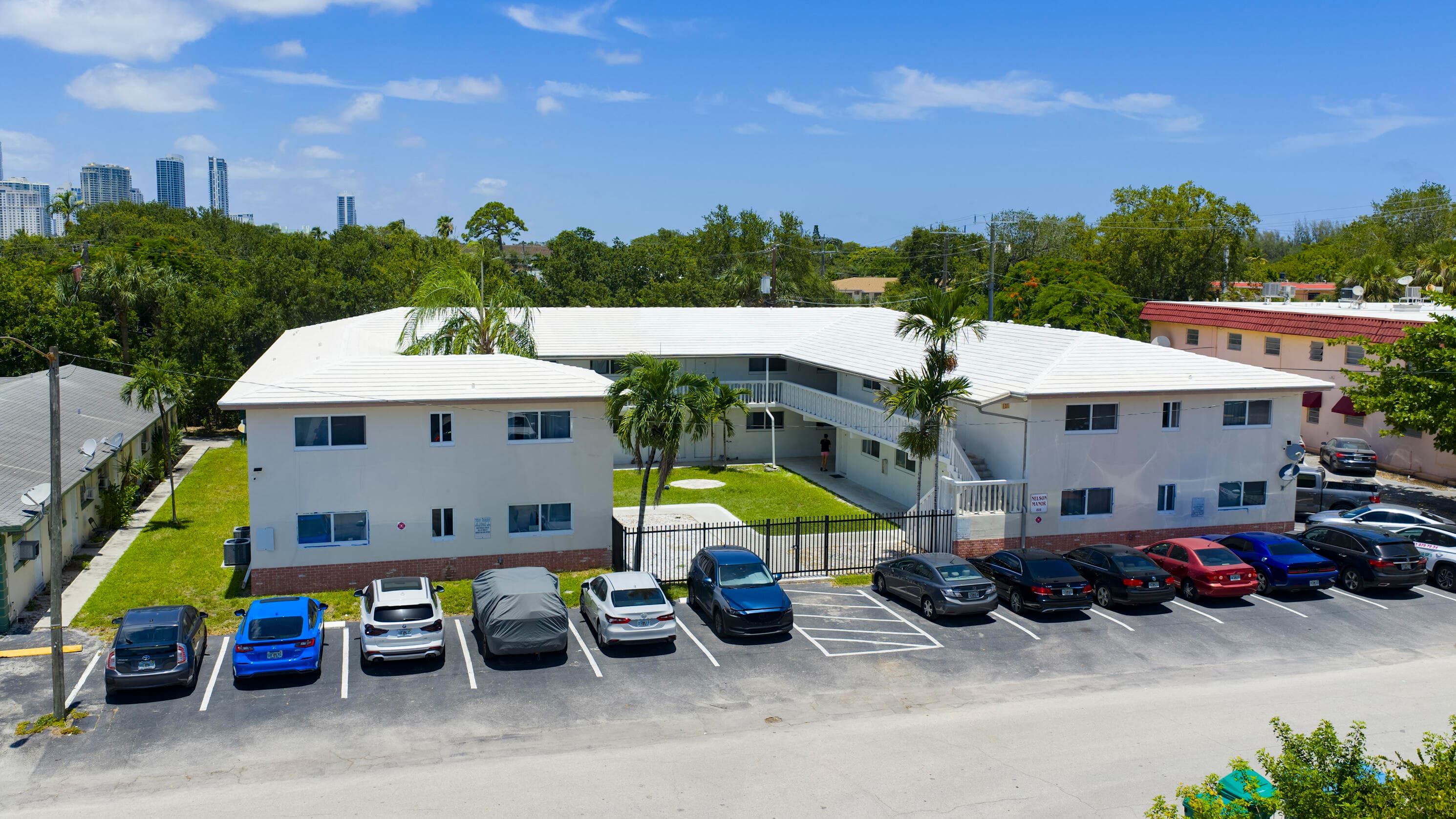 811 SE 16th Street, Fort Lauderdale, FL 33316 — photo 1 of 25