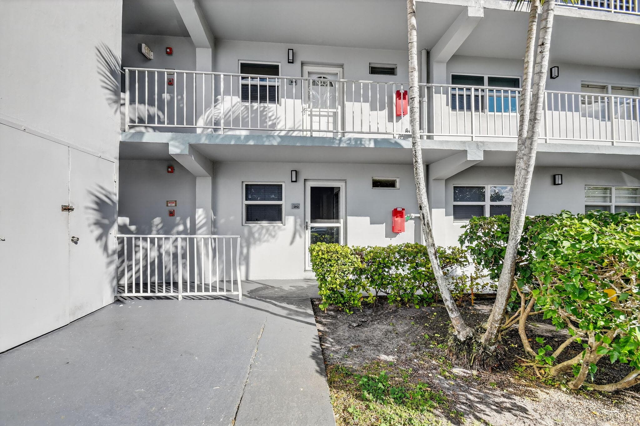 2400 NE 1st Lane 102, Boynton Beach, FL 33435 — photo 2 of 44